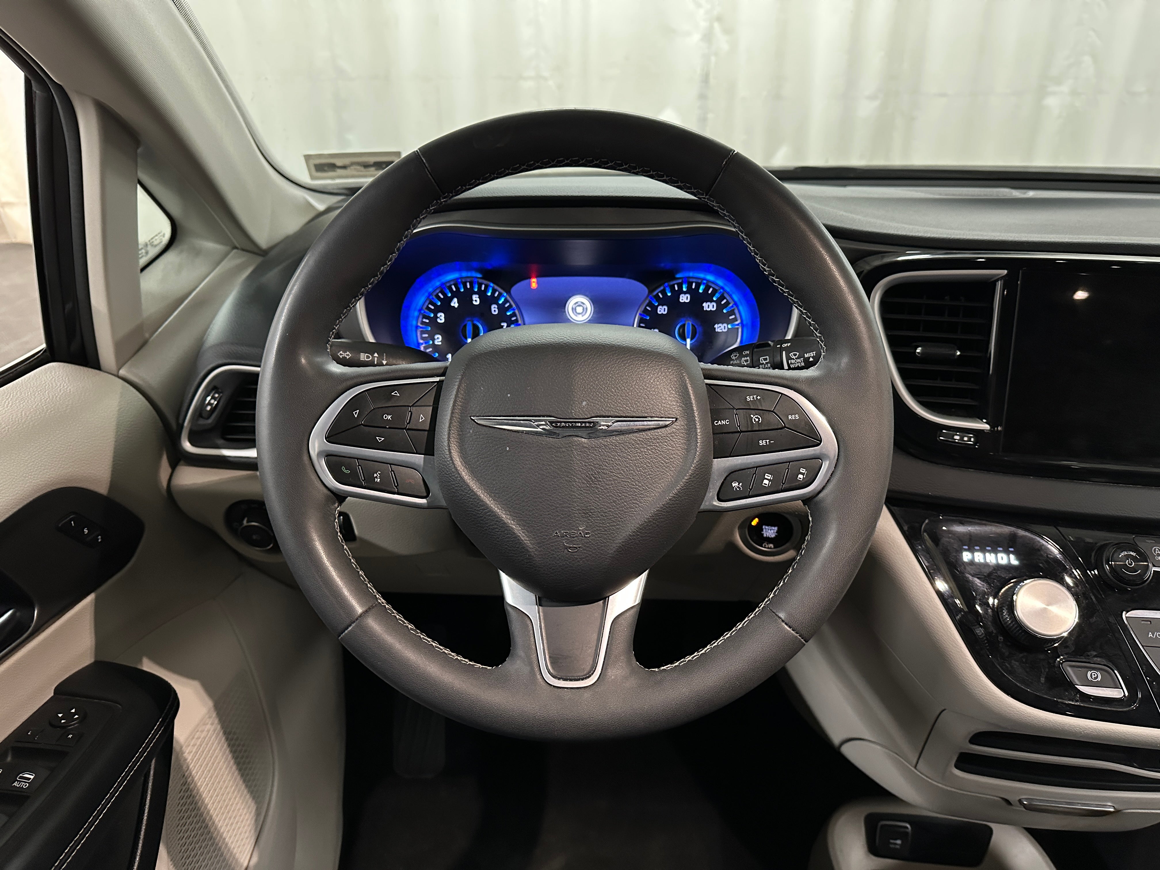 2023 Chrysler Pacifica Touring L 4