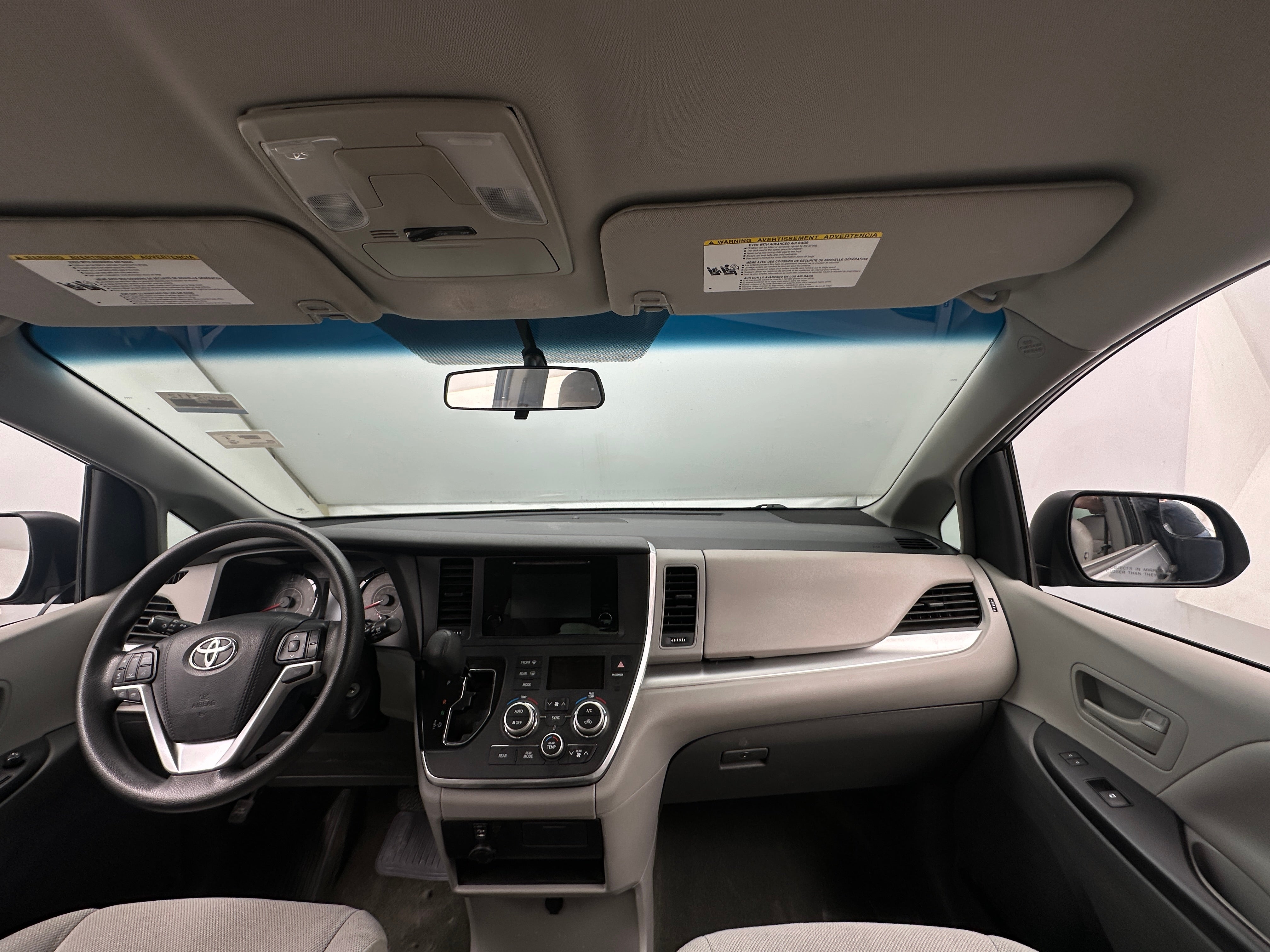 2017 Toyota Sienna L 3