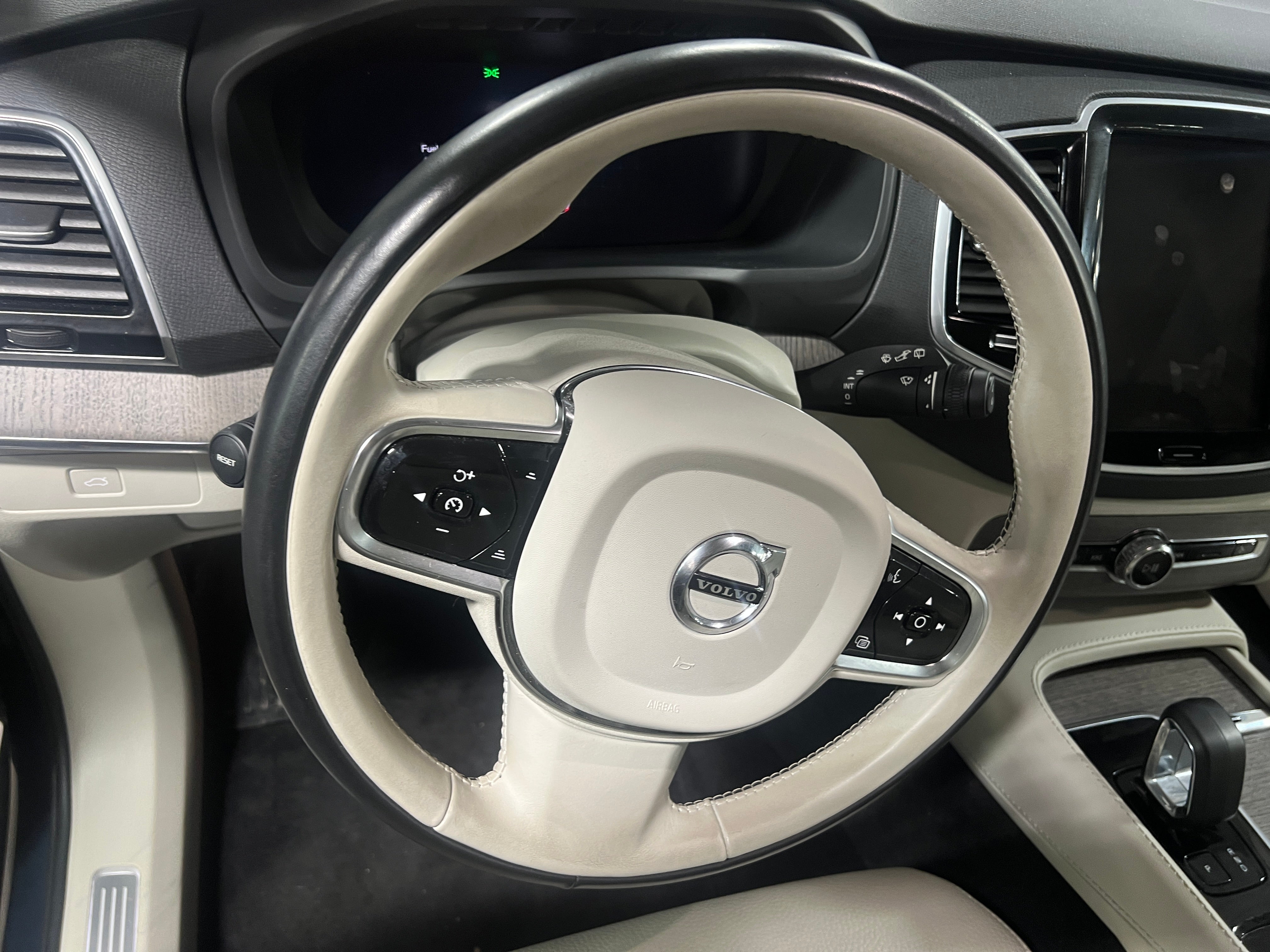 2023 Volvo XC90 B6 Plus 4