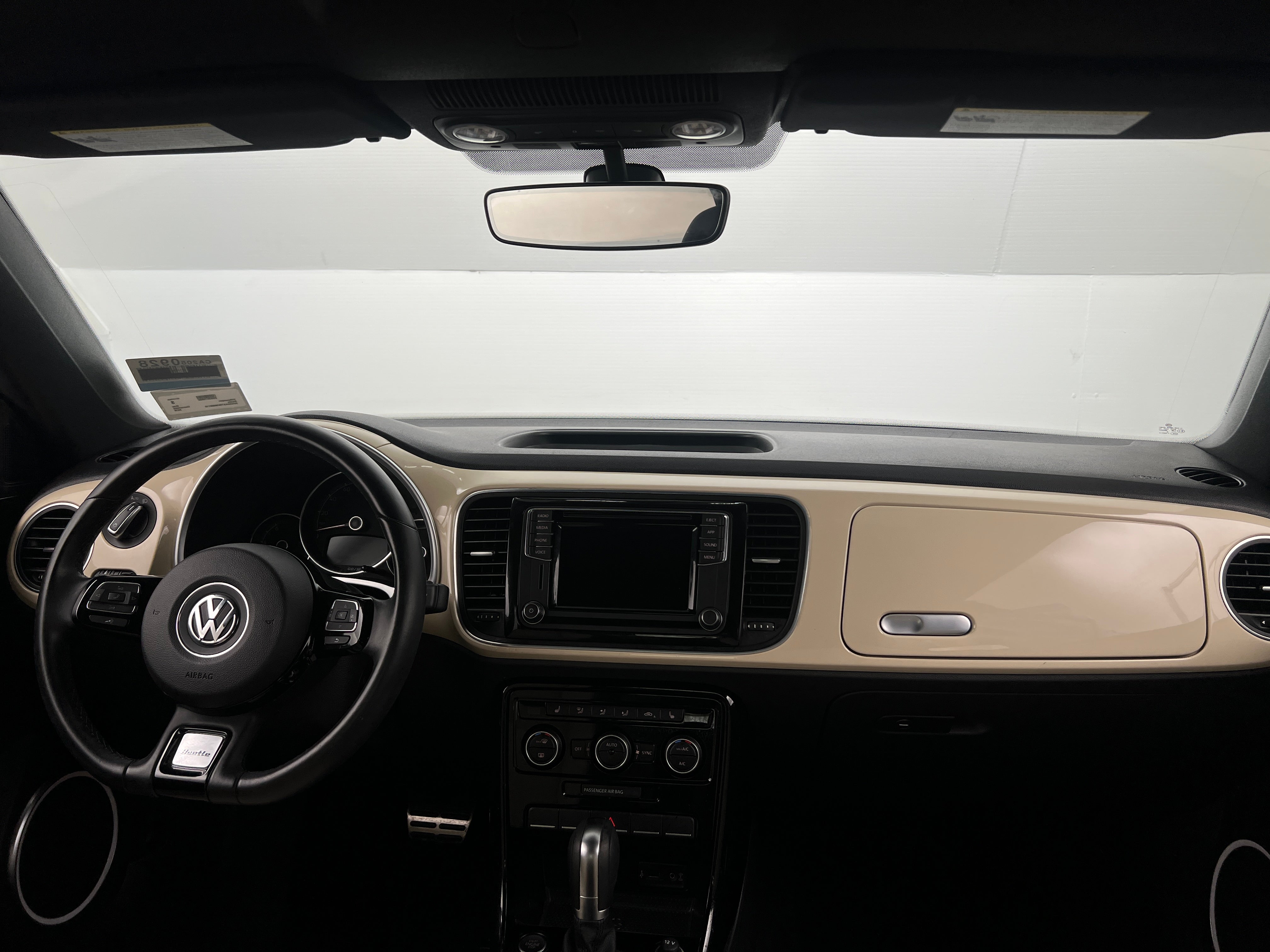 2019 Volkswagen Beetle SE 2