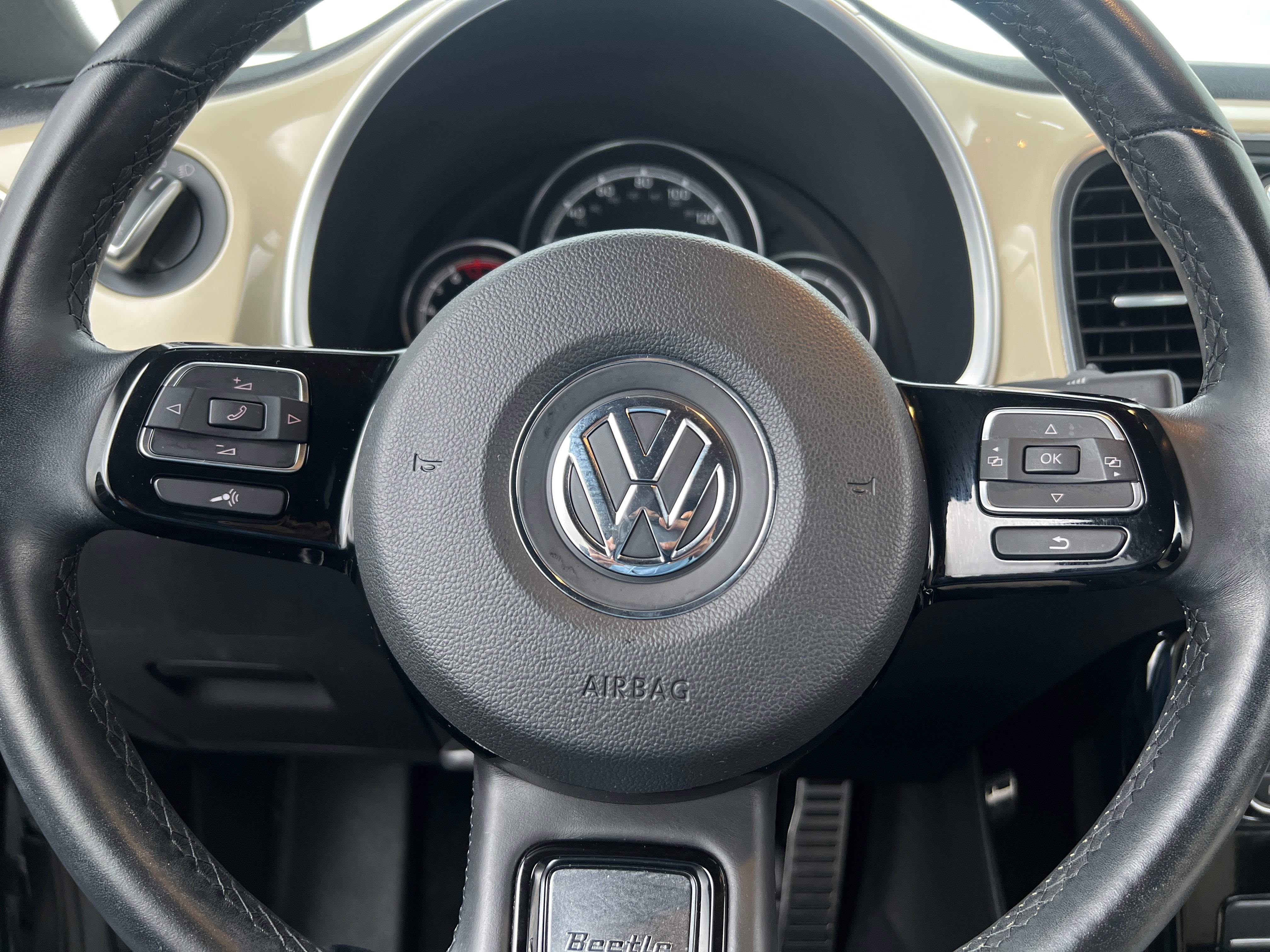 2019 Volkswagen Beetle SE 4