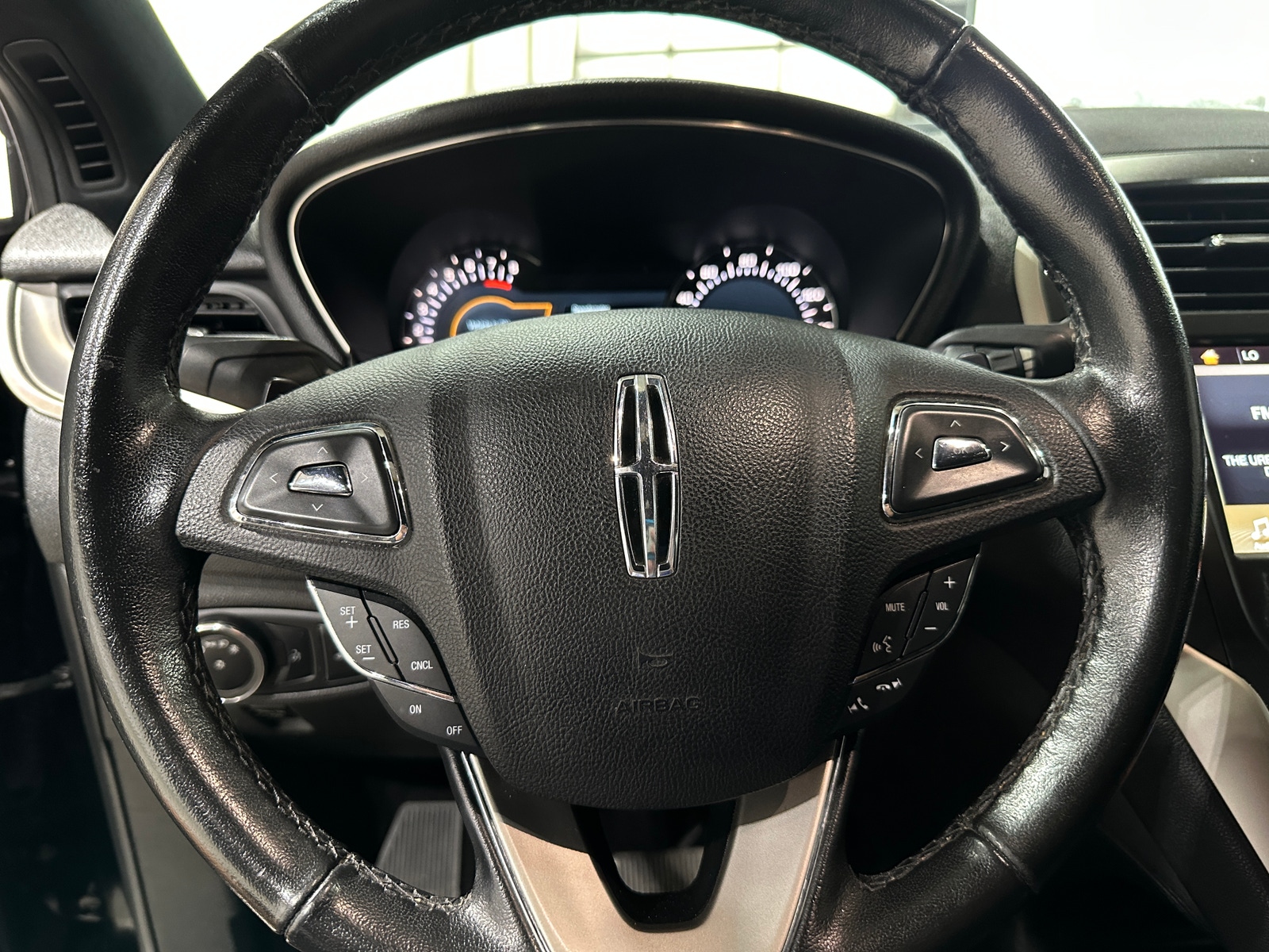 Thumbnail: 2017 Lincoln MKC - 5