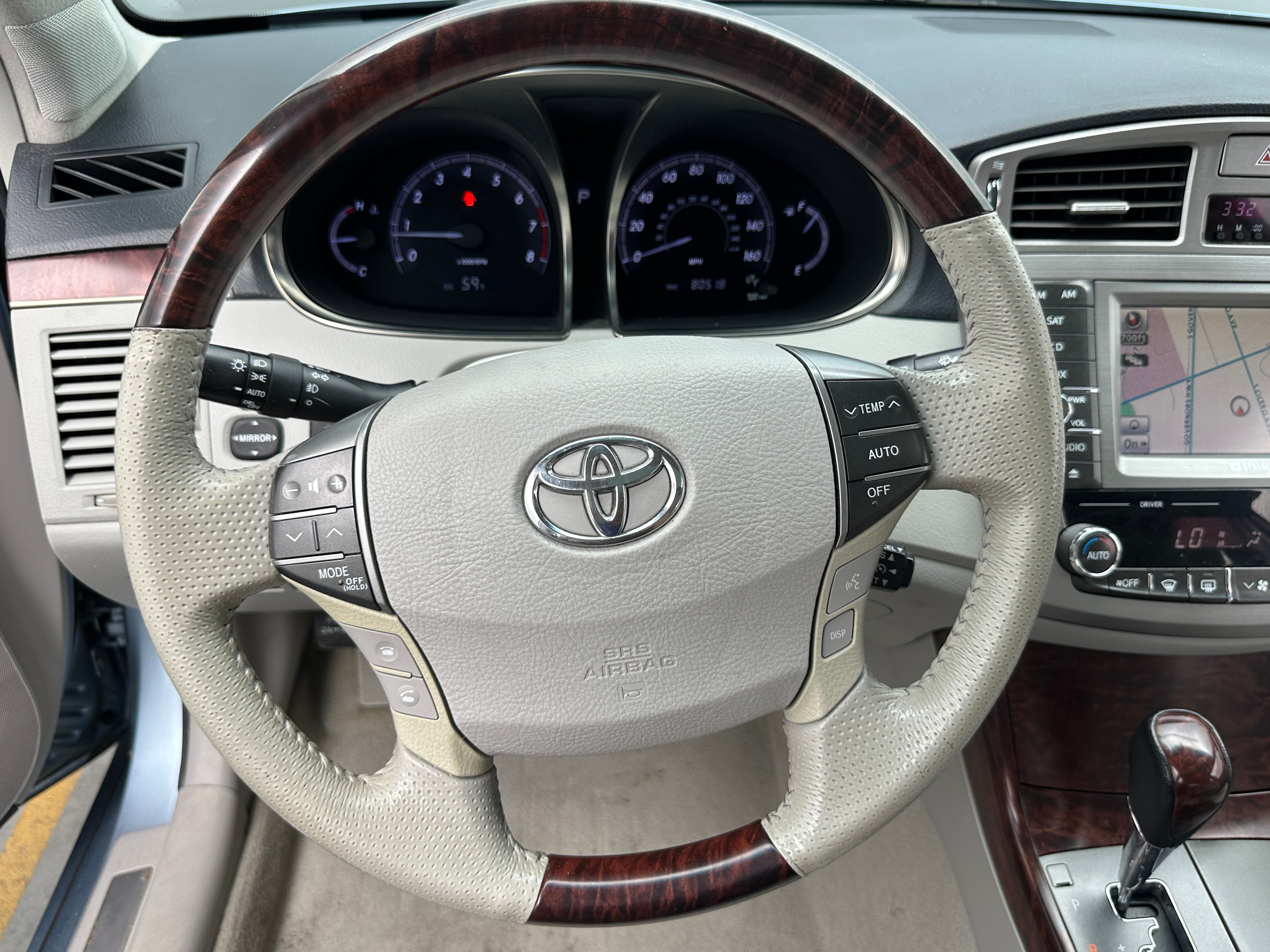 2011 Toyota Avalon Limited 4