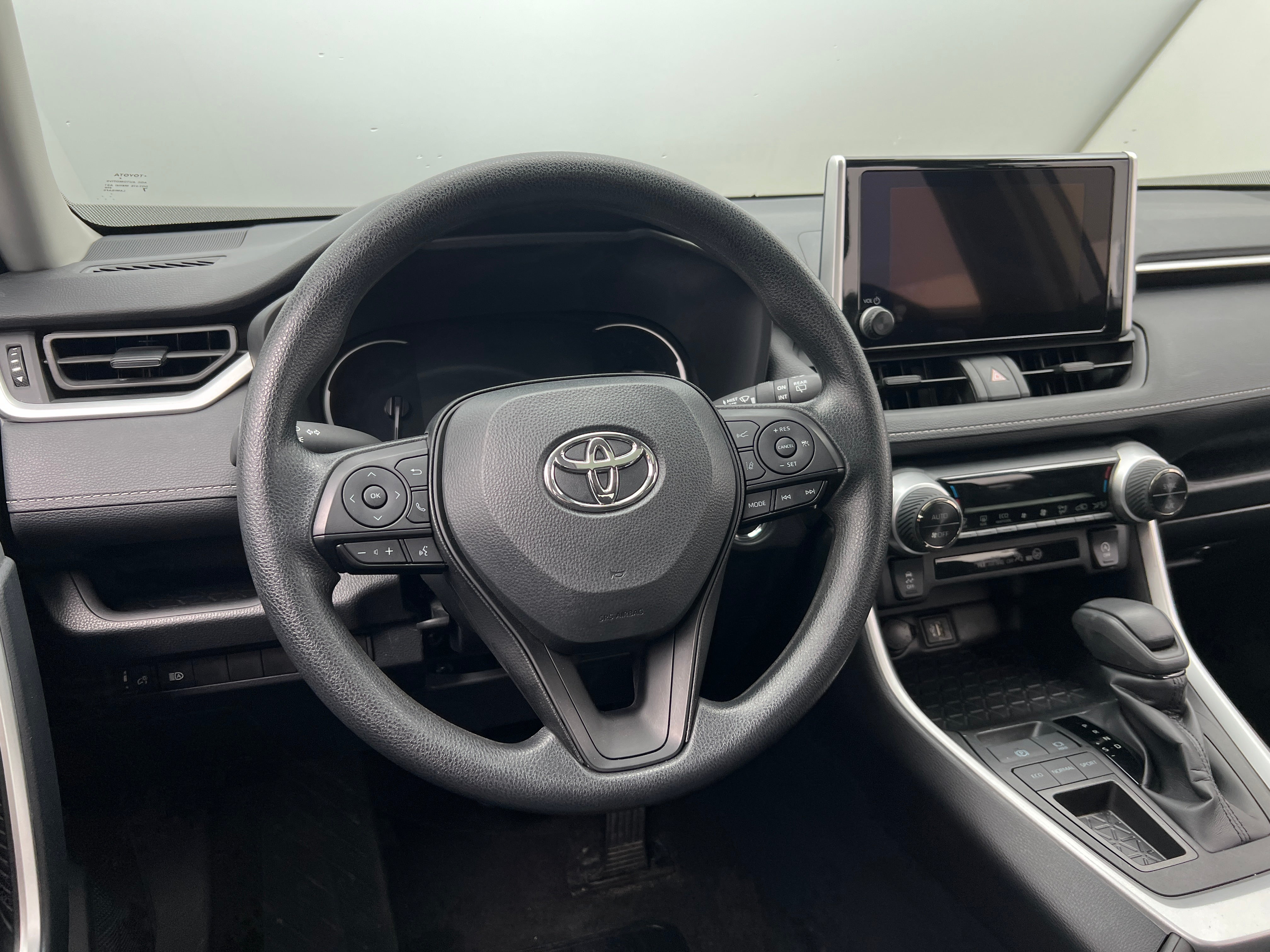 2024 Toyota RAV4 XLE 5