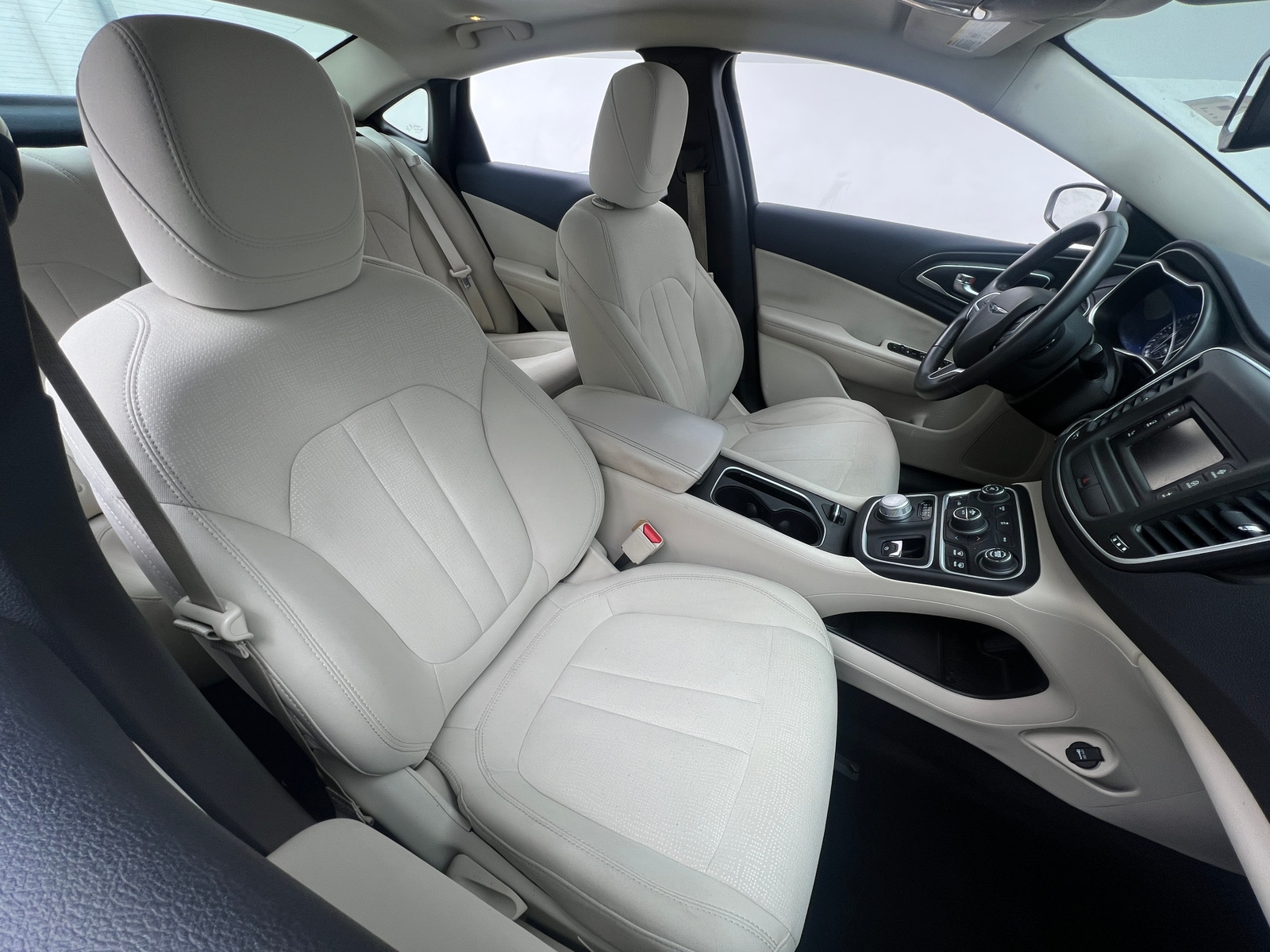 Thumbnail: 2015 Chrysler 200 - 2