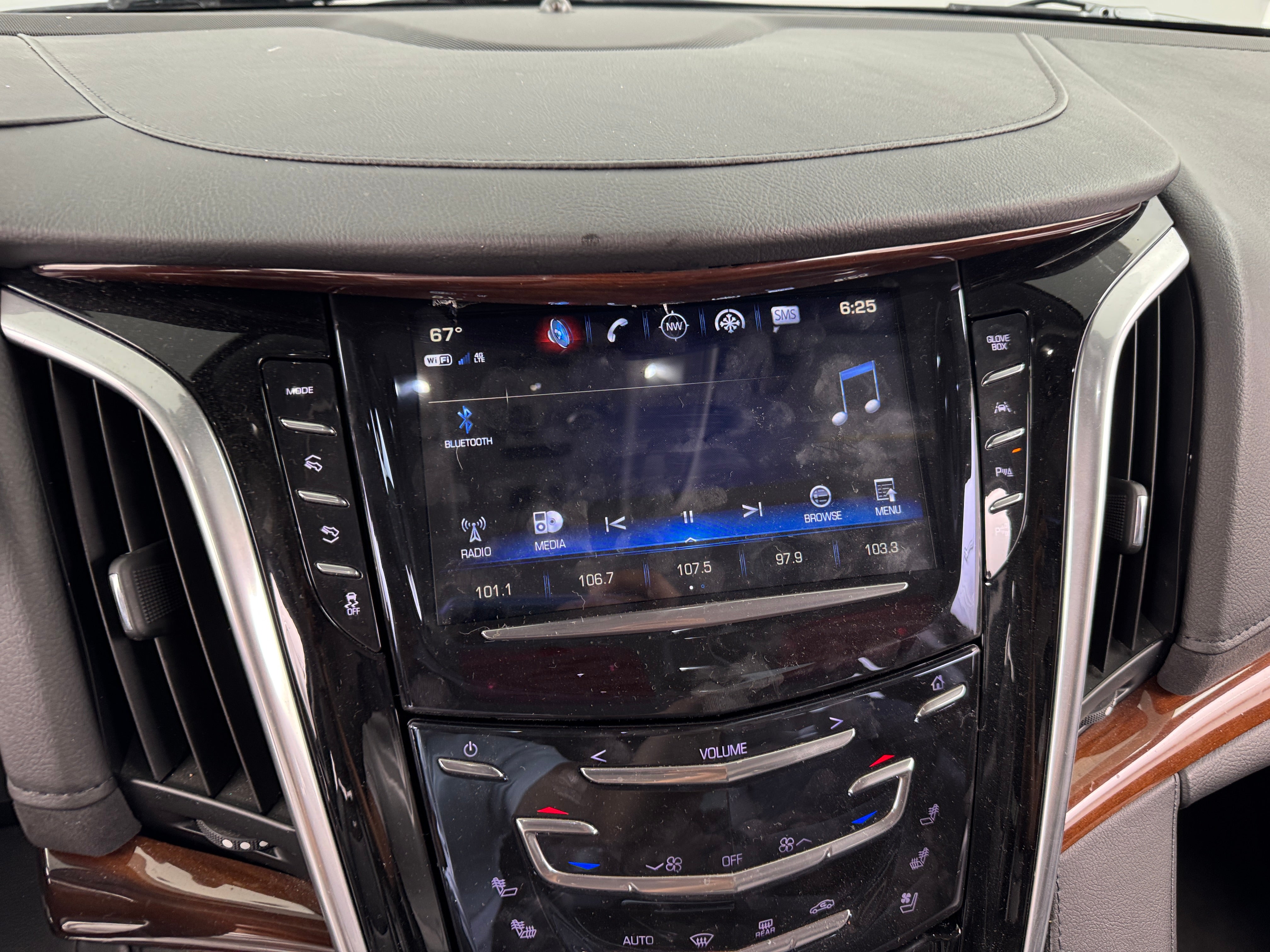 2020 Cadillac Escalade Premium Luxury 3