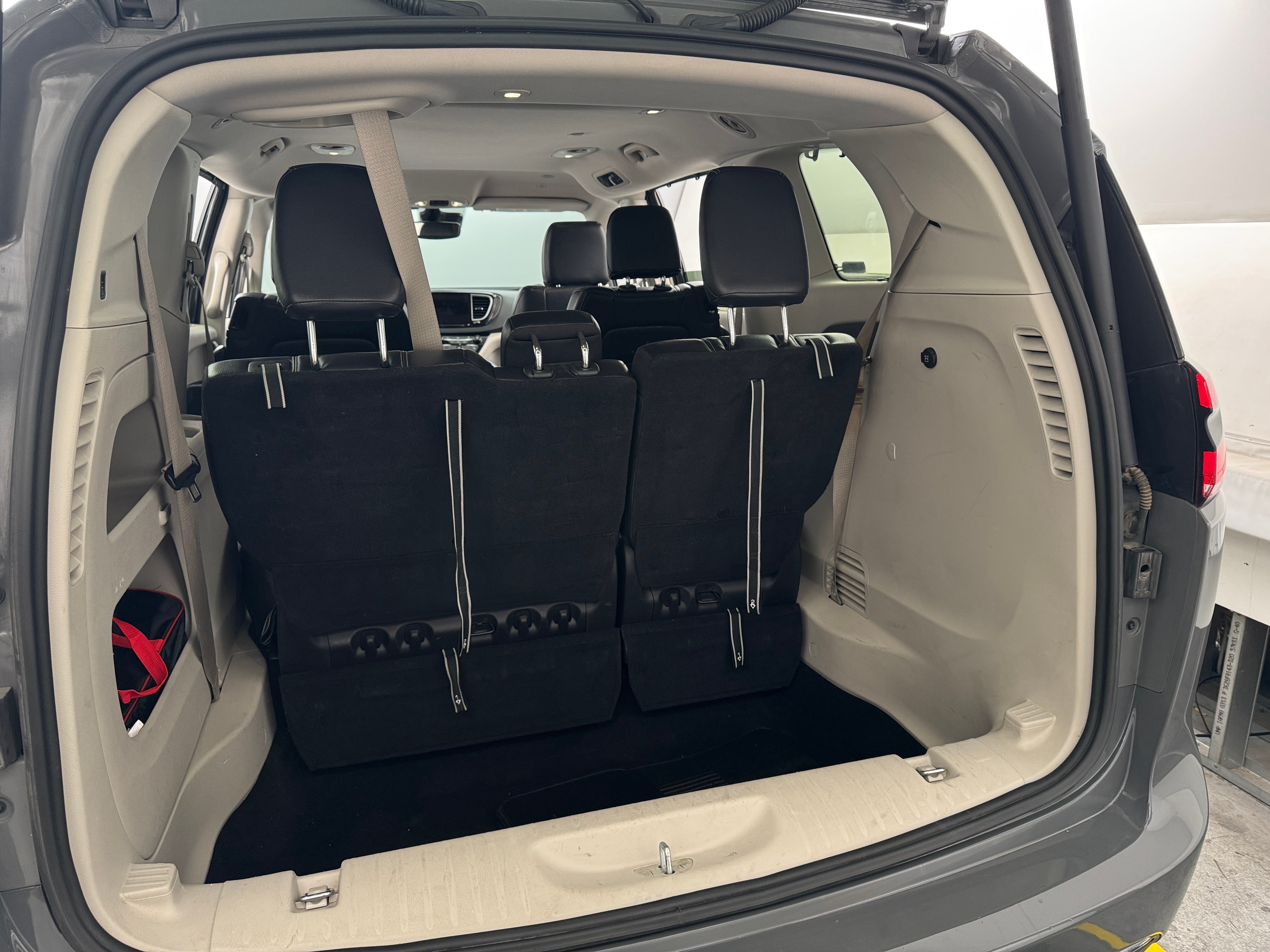 2022 Chrysler Pacifica Touring L 6
