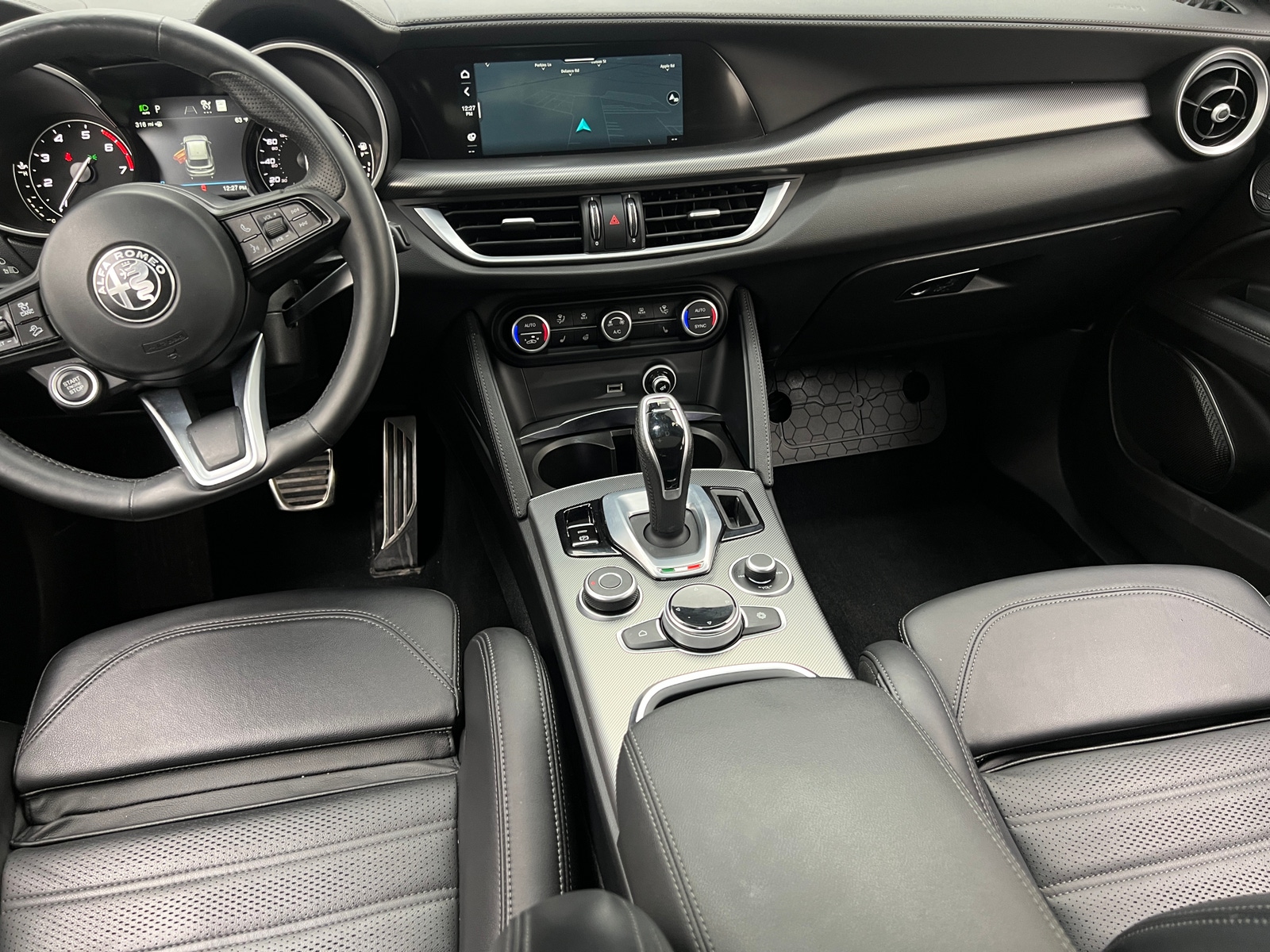 Thumbnail: 2022 Alfa Romeo Stelvio - 2