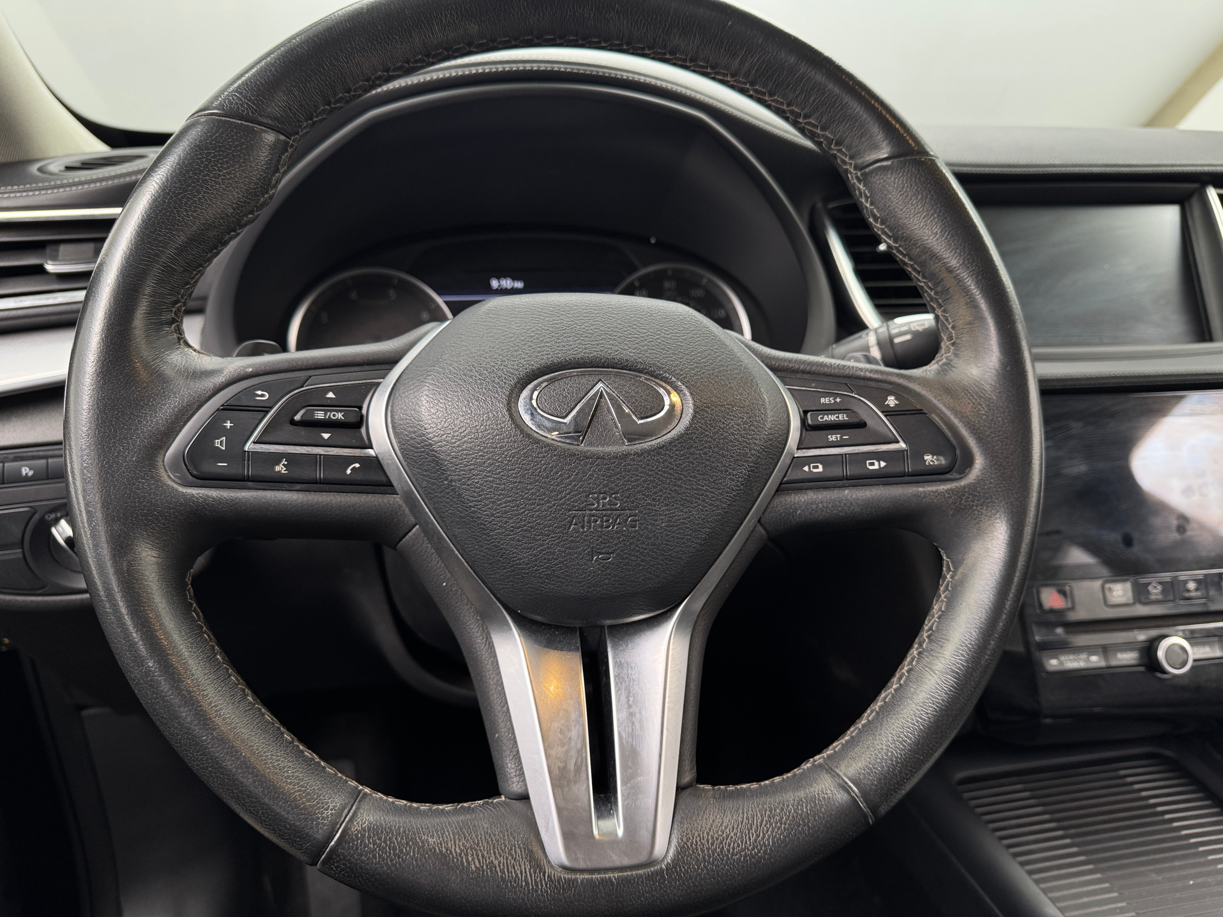 2019 INFINITI QX50 Essential 5