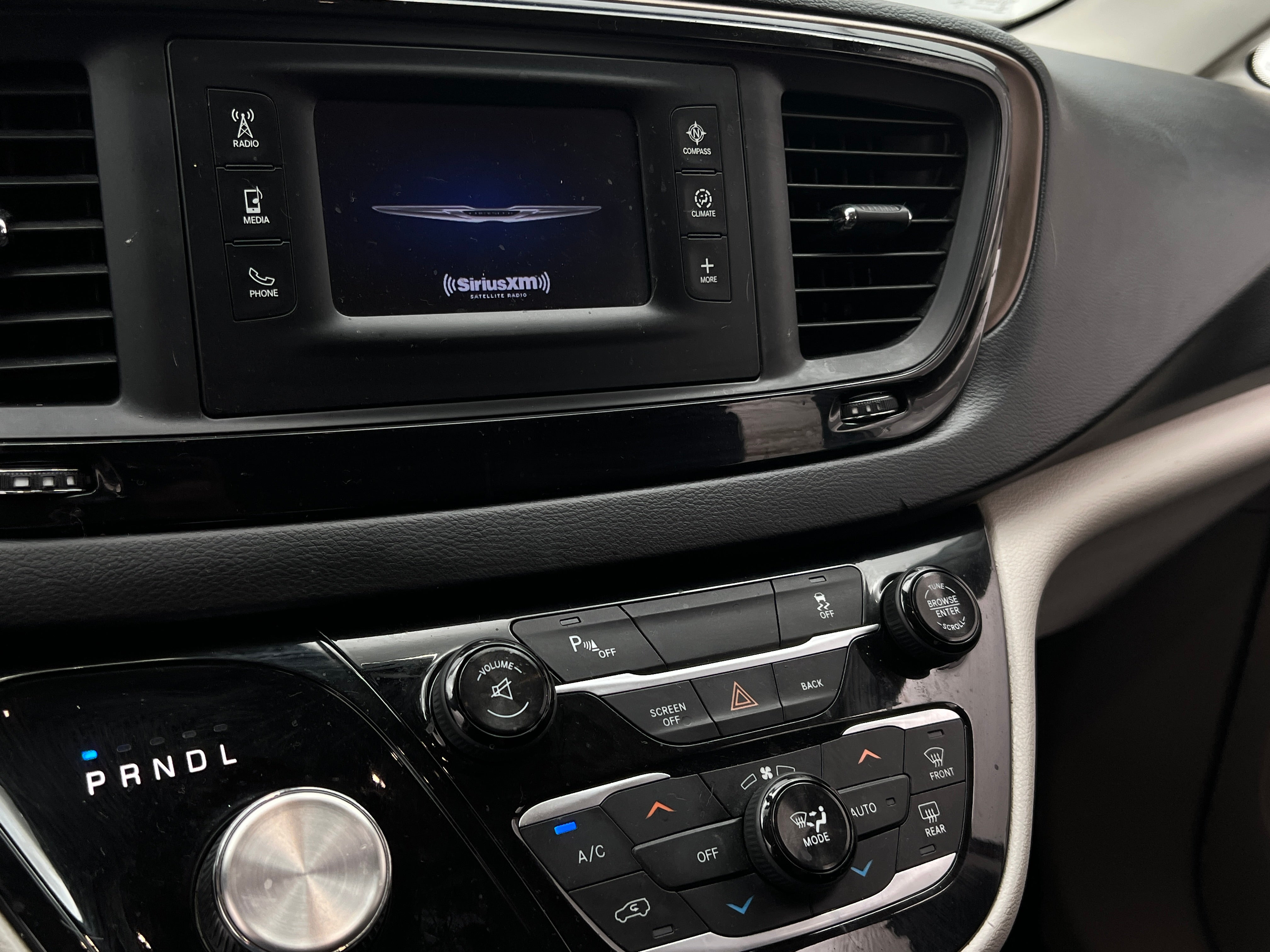 2017 Chrysler Pacifica Touring L 3