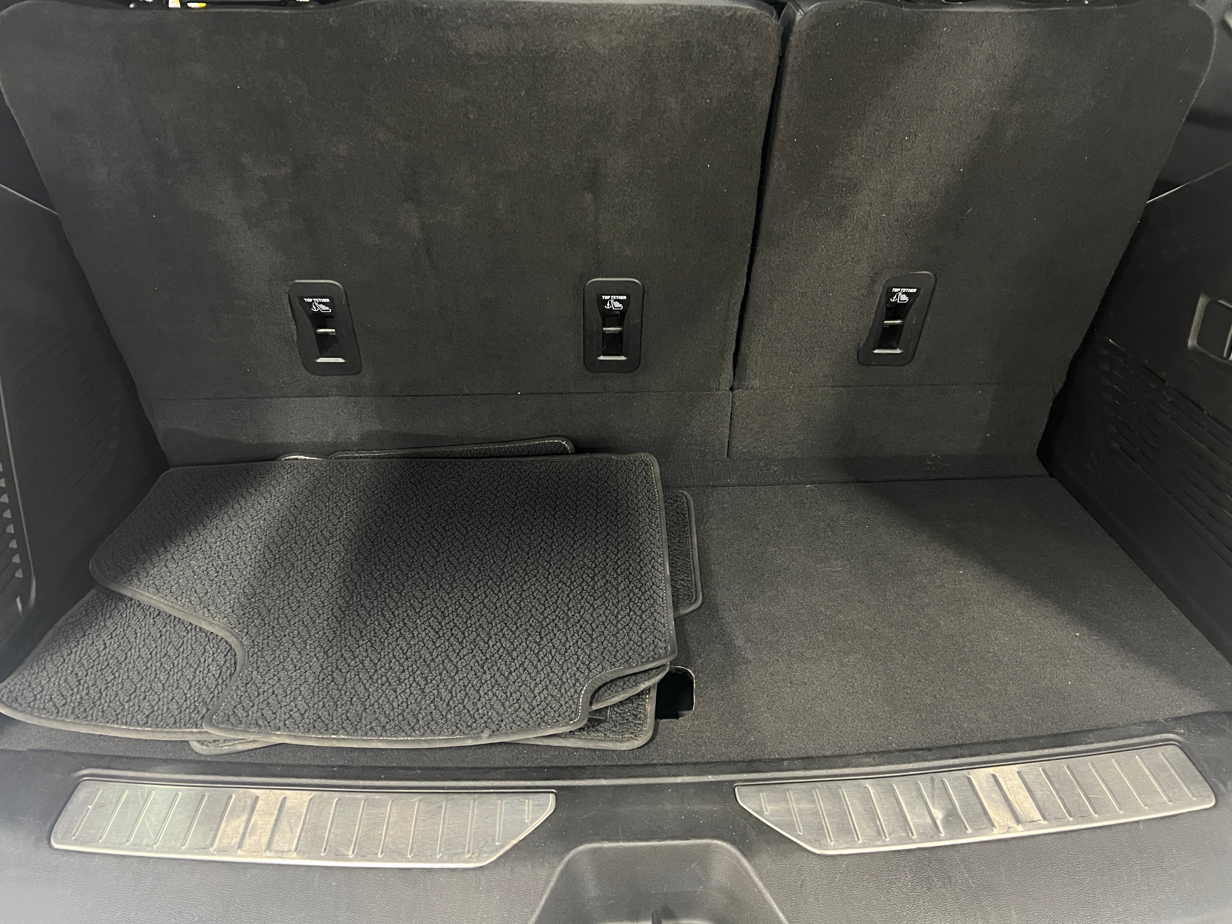 2022 GMC Yukon Denali 6
