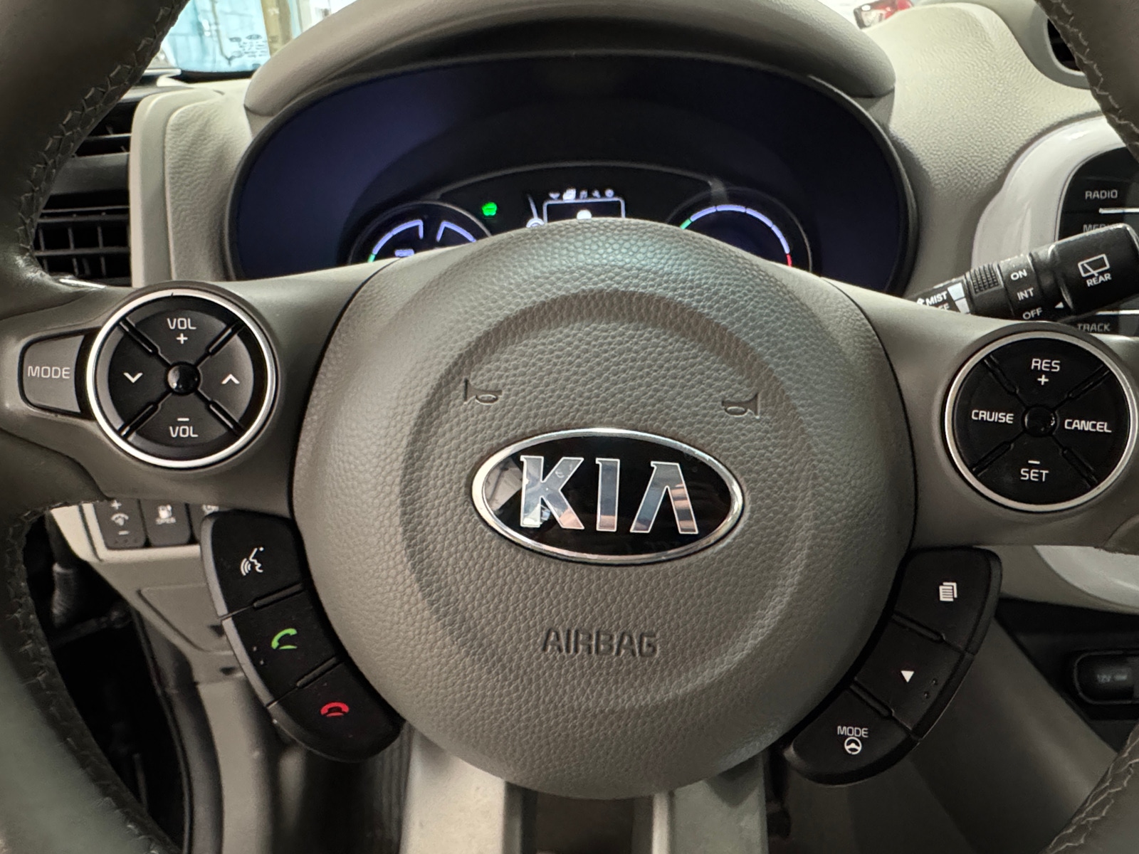 Thumbnail: 2017 Kia Soul EV - 5