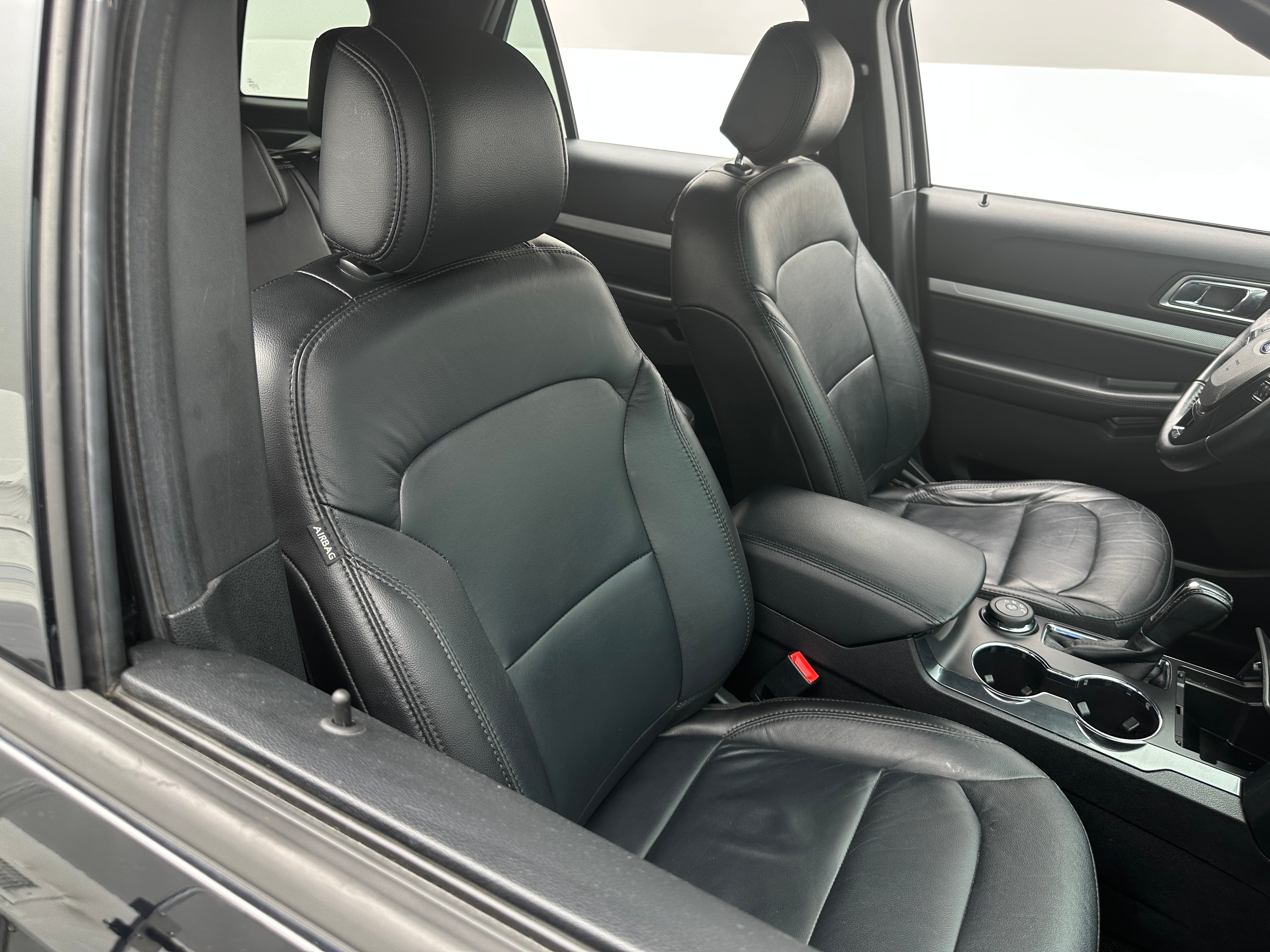 2017 Ford Explorer XLT 2