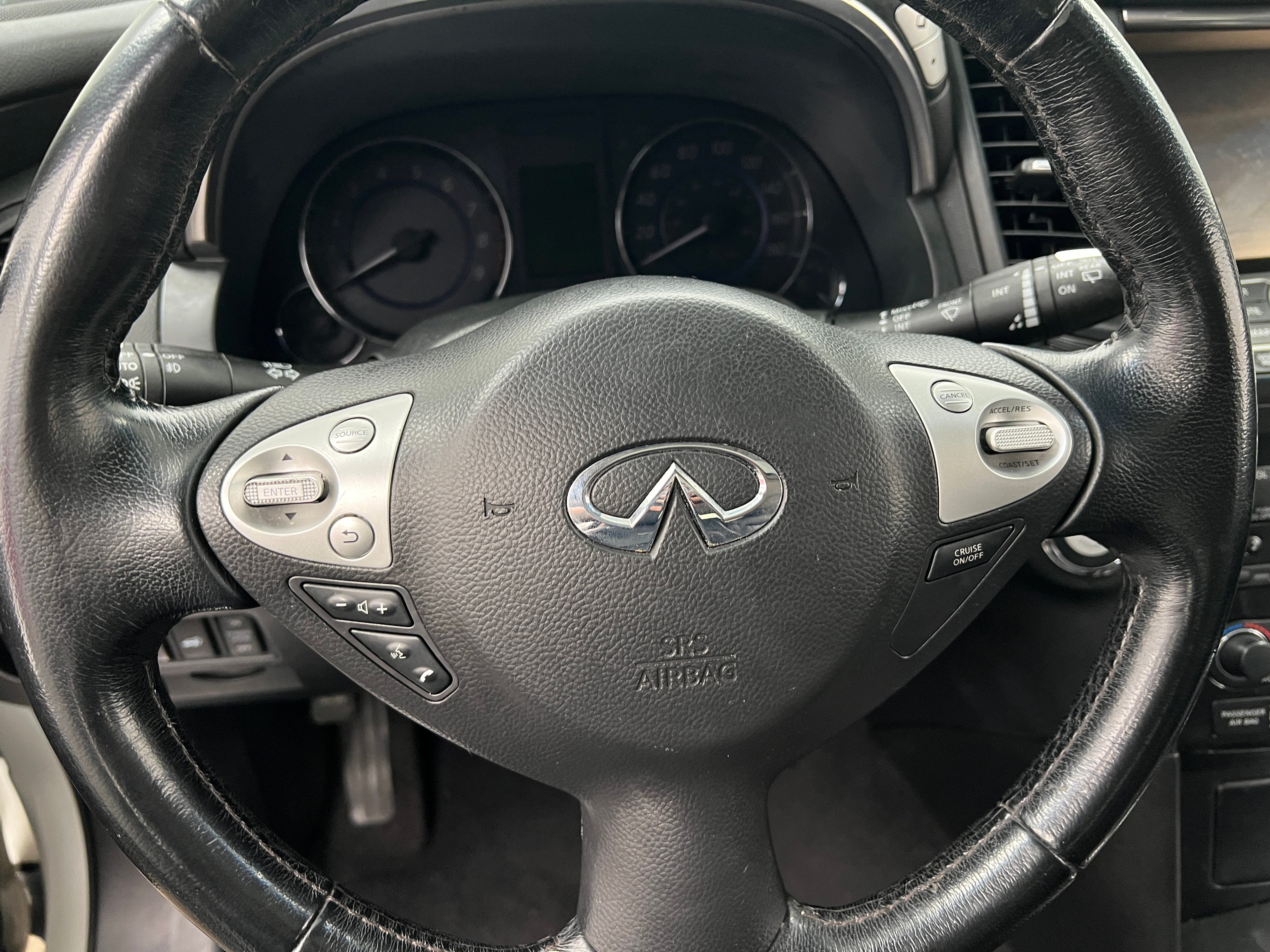 2014 INFINITI QX70  5