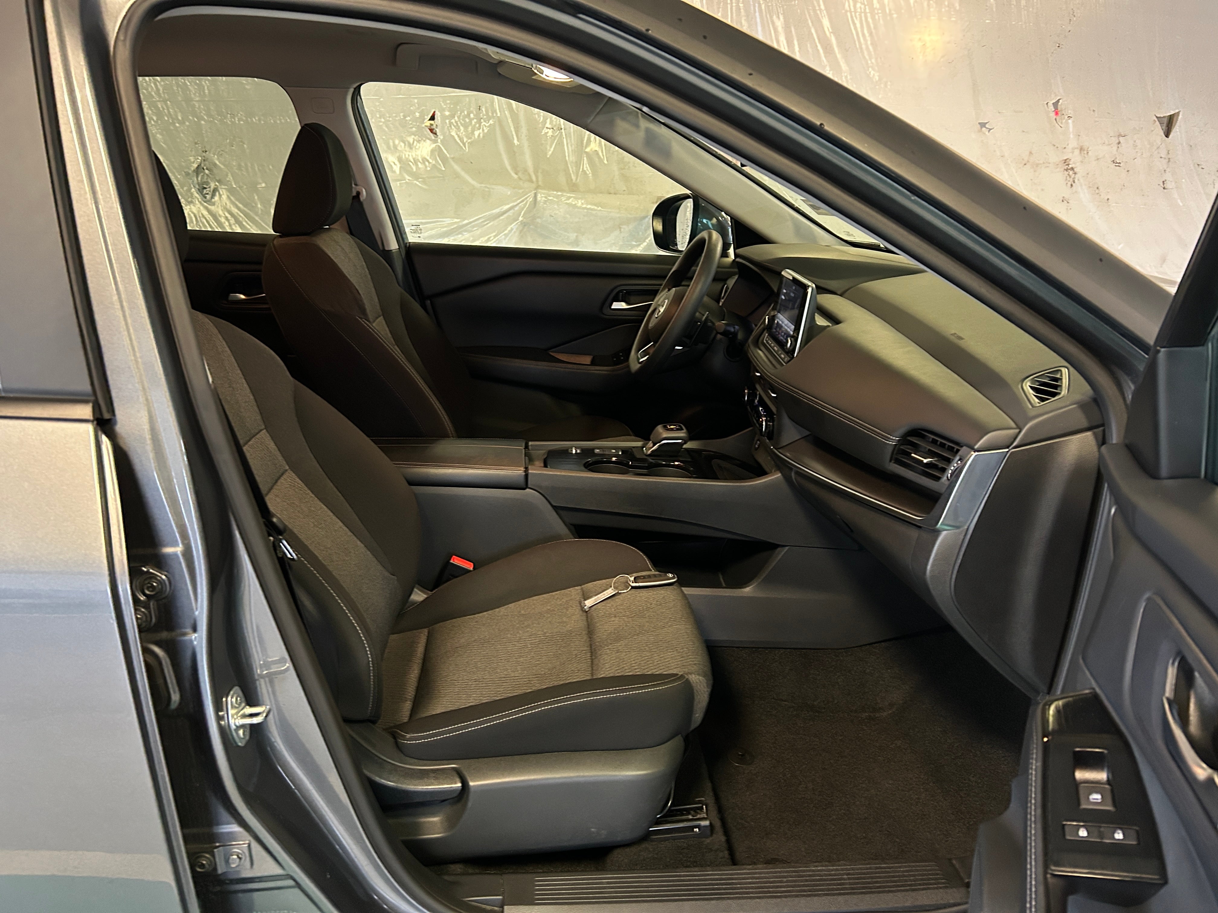 2024 Nissan Rogue SV 2