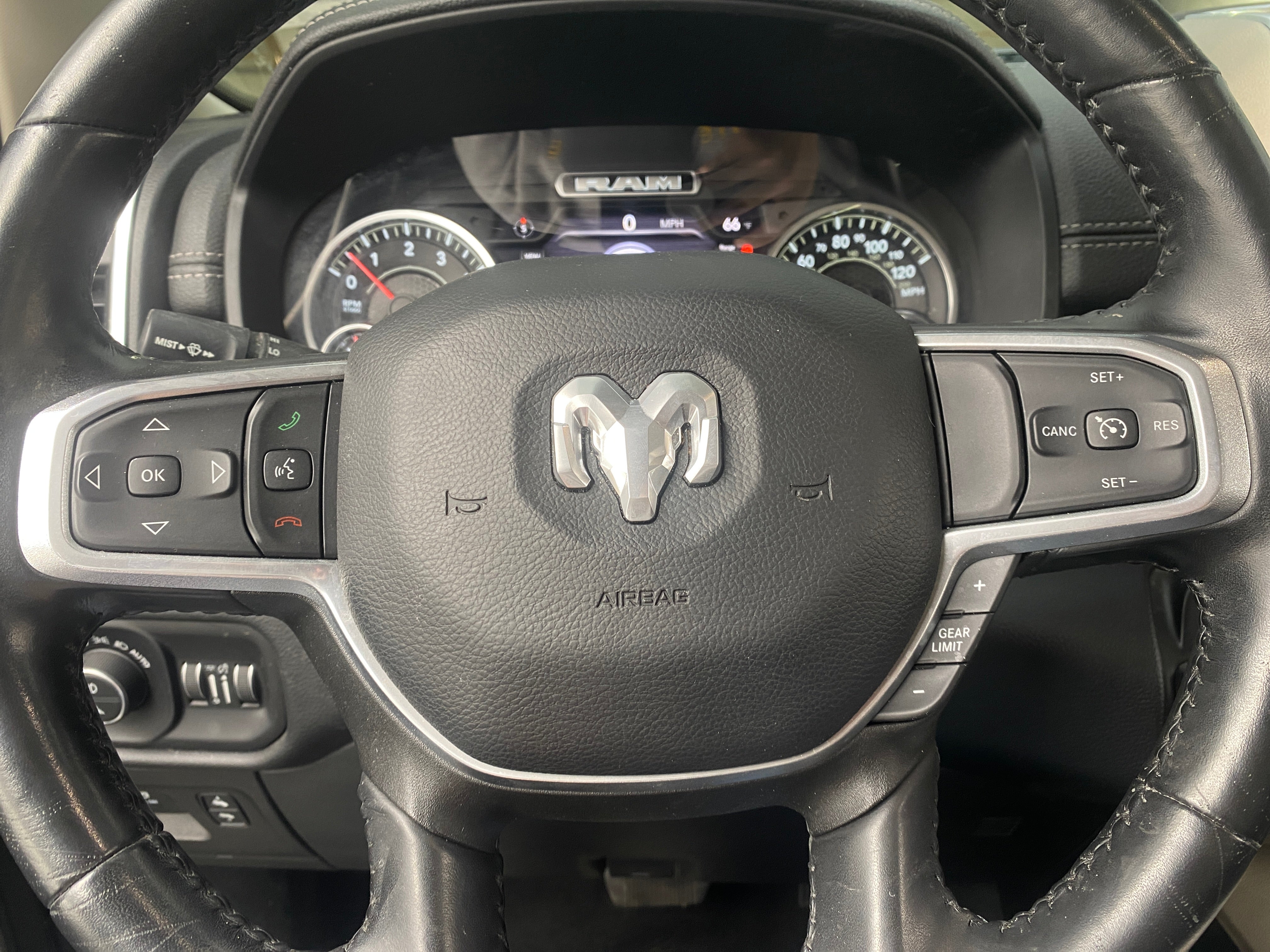 2022 RAM 1500 Laramie 4