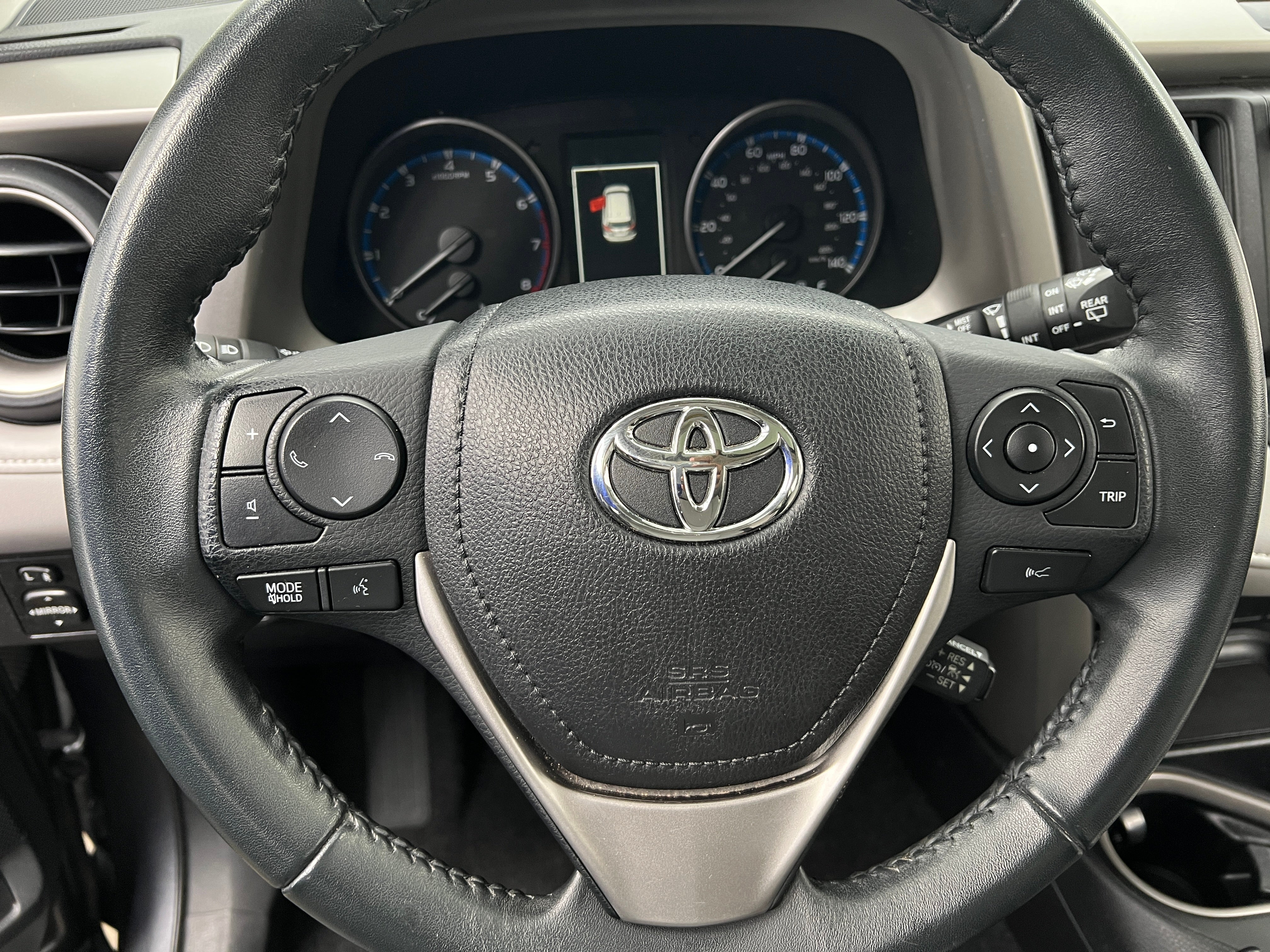 2017 Toyota RAV4 XLE 5