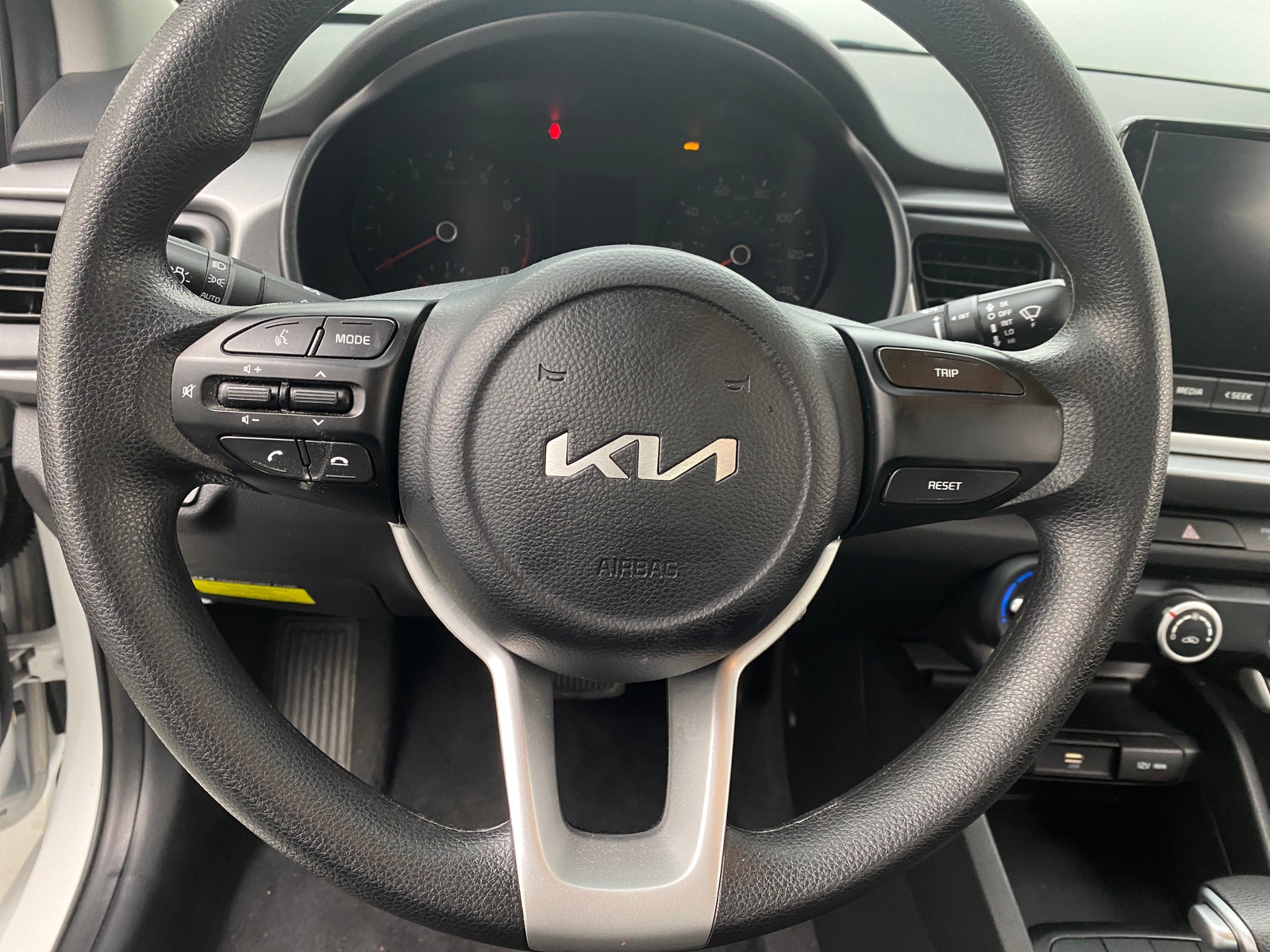 Thumbnail: 2023 Kia Rio - 5