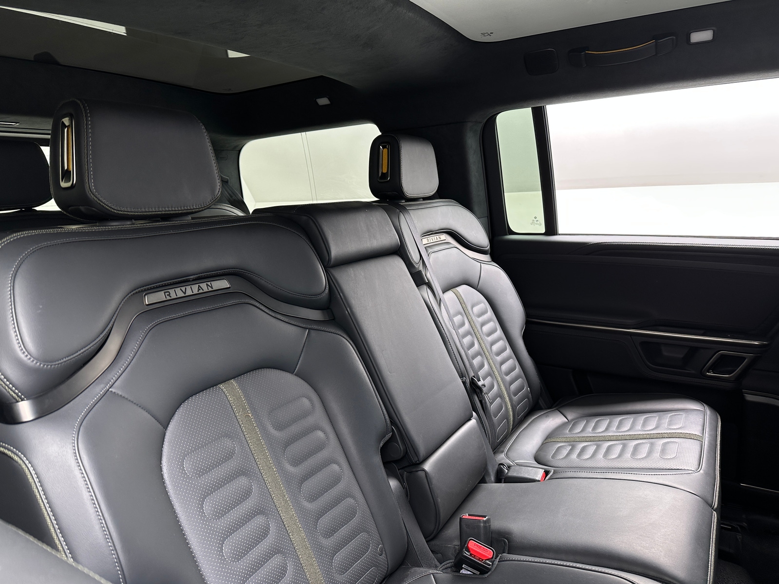 Thumbnail: 2024 Rivian R1S - 6