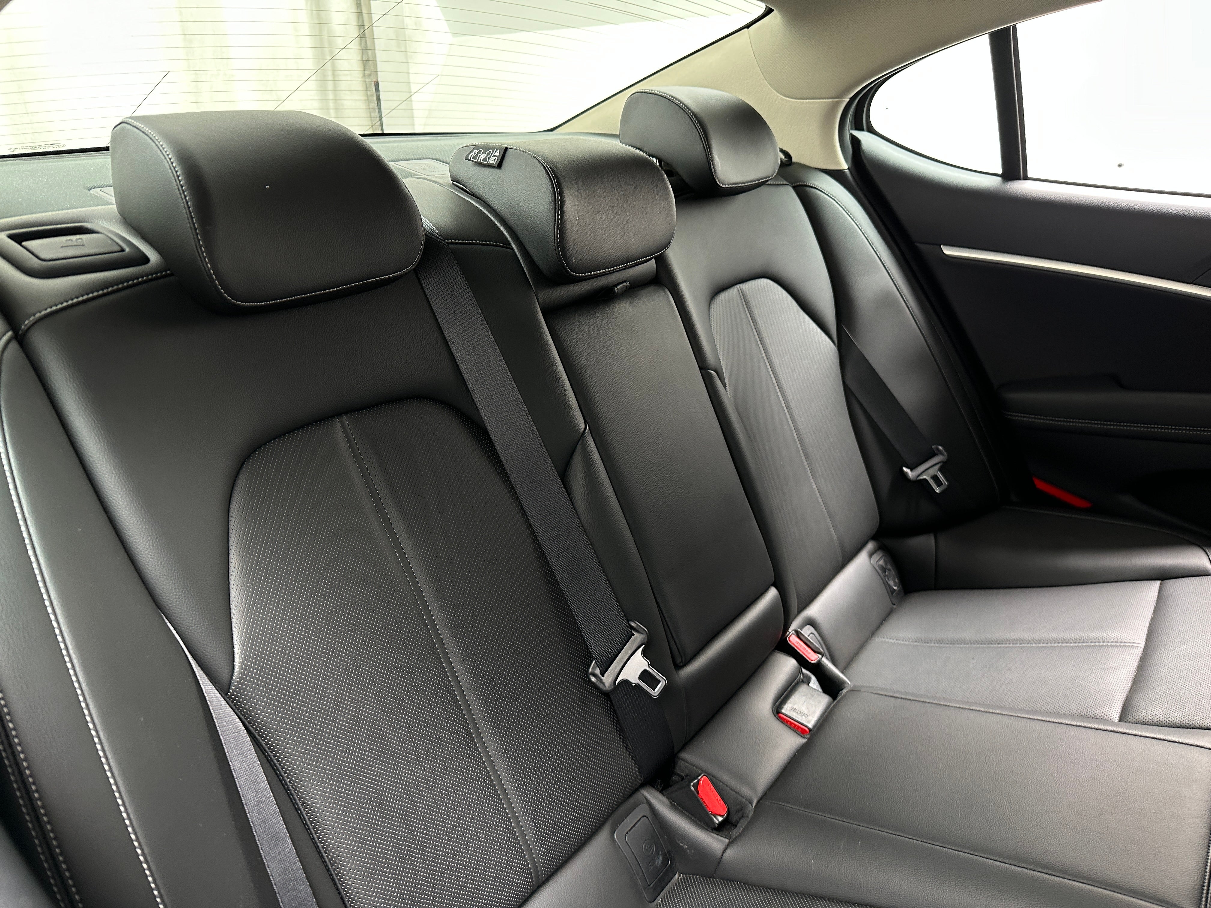 2023 Genesis G70 2.0T 5