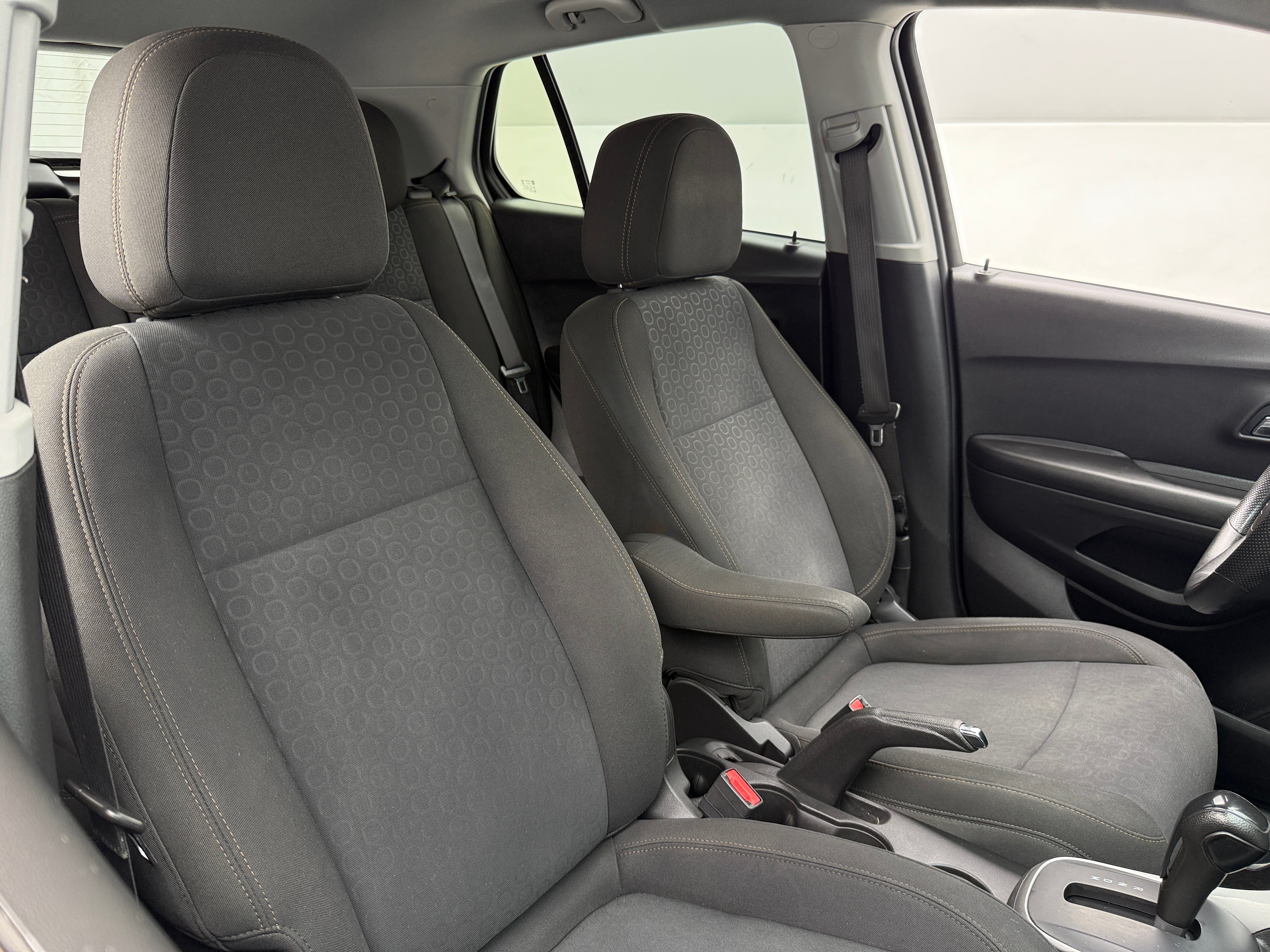 2021 Chevrolet Trax LS 2
