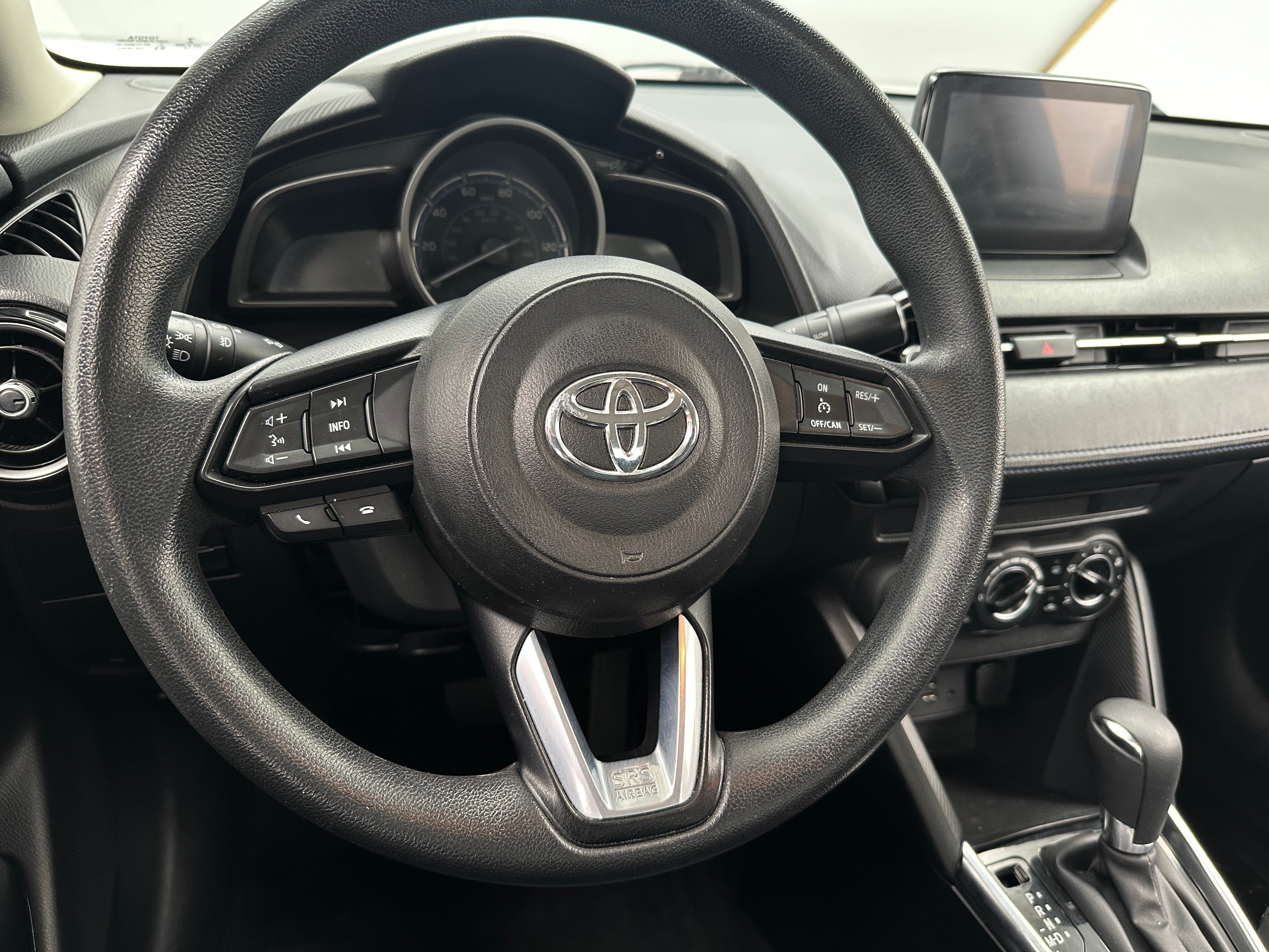 2019 Toyota Yaris LE 5