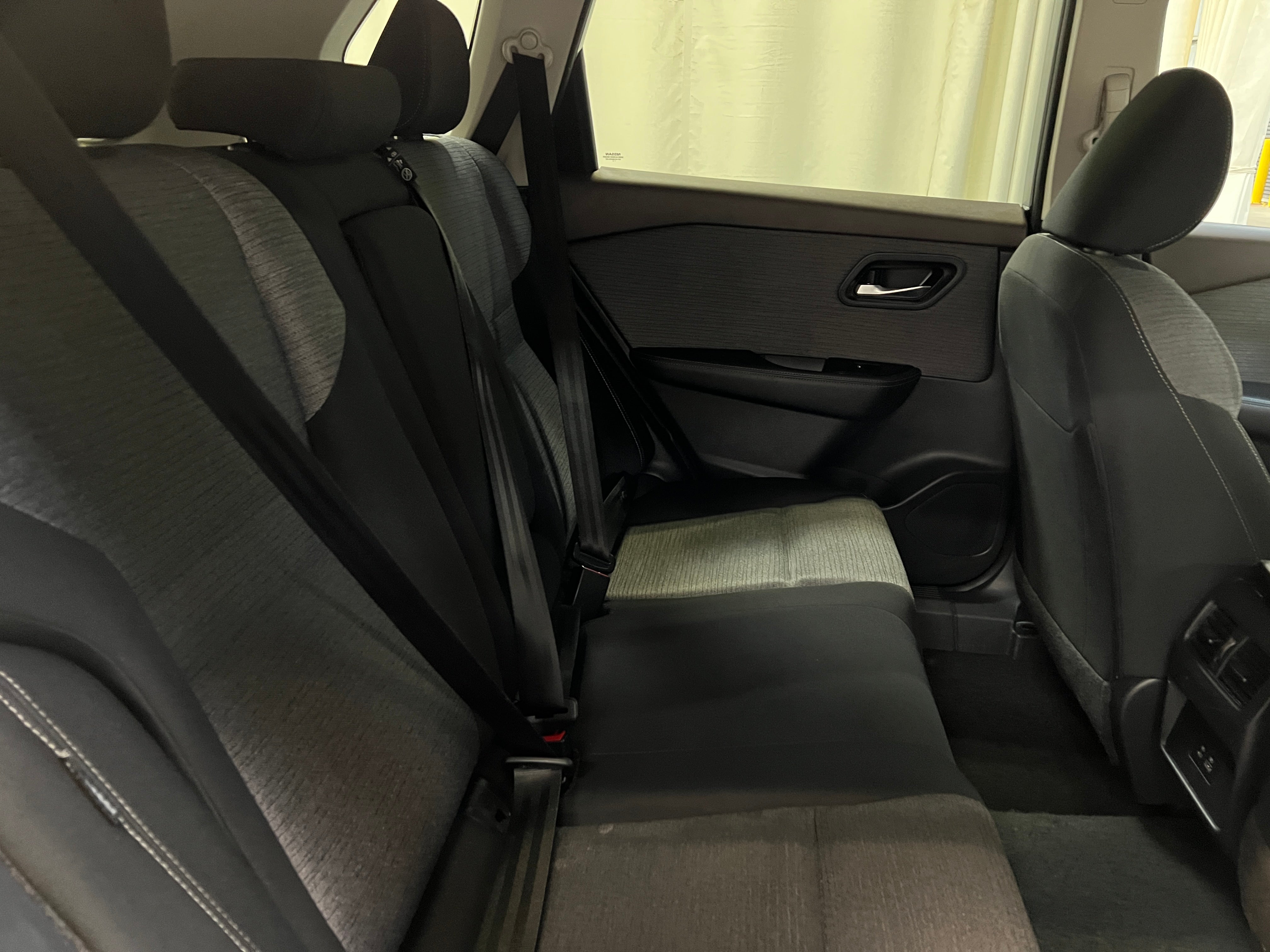 2023 Nissan Rogue SV 6