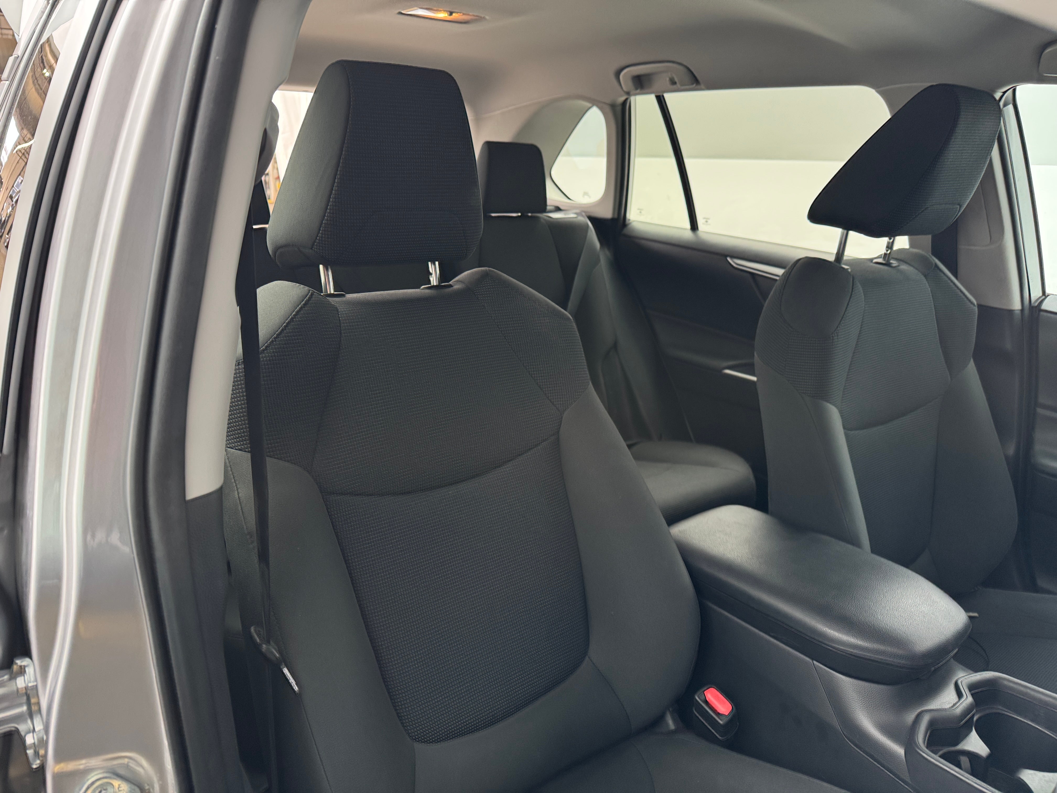 2019 Toyota RAV4 LE 2