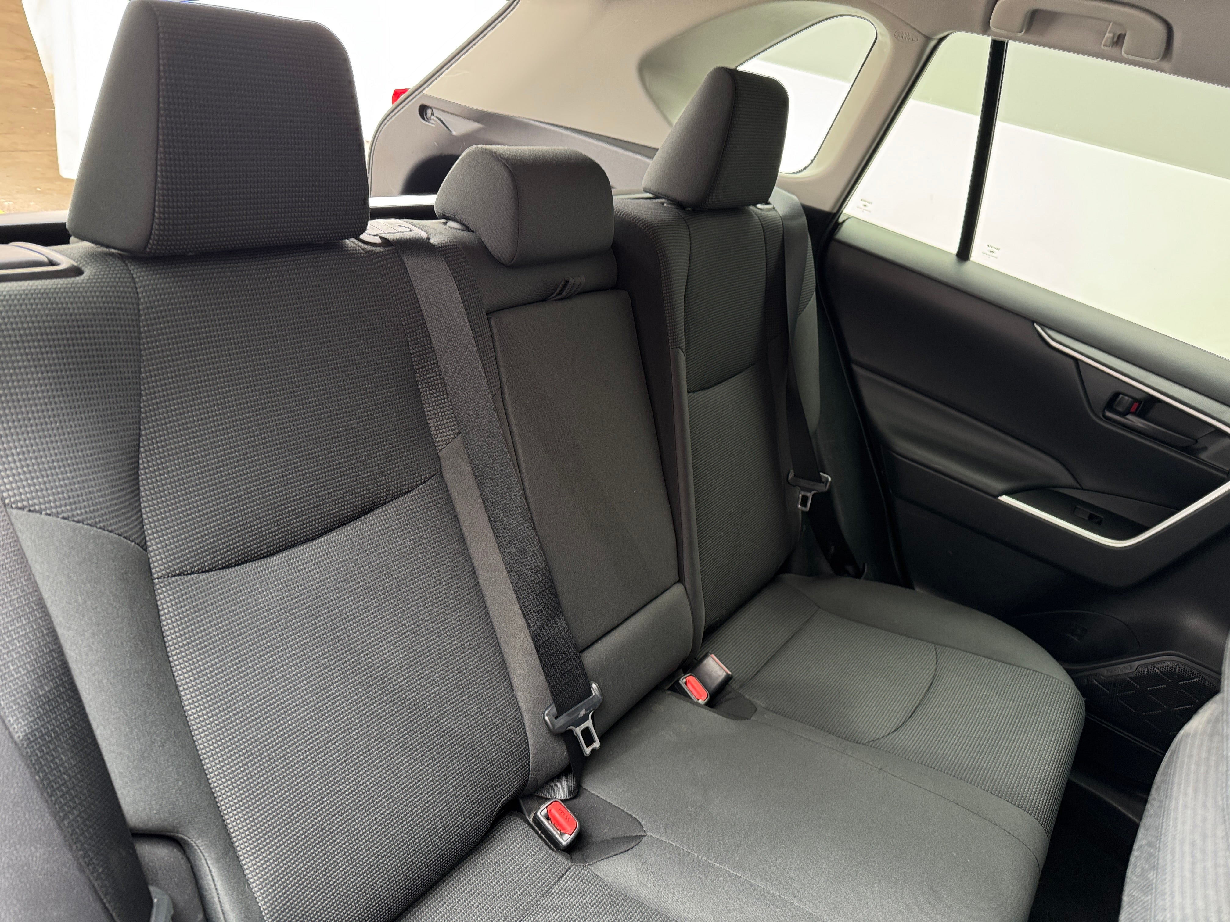 2019 Toyota RAV4 LE 6