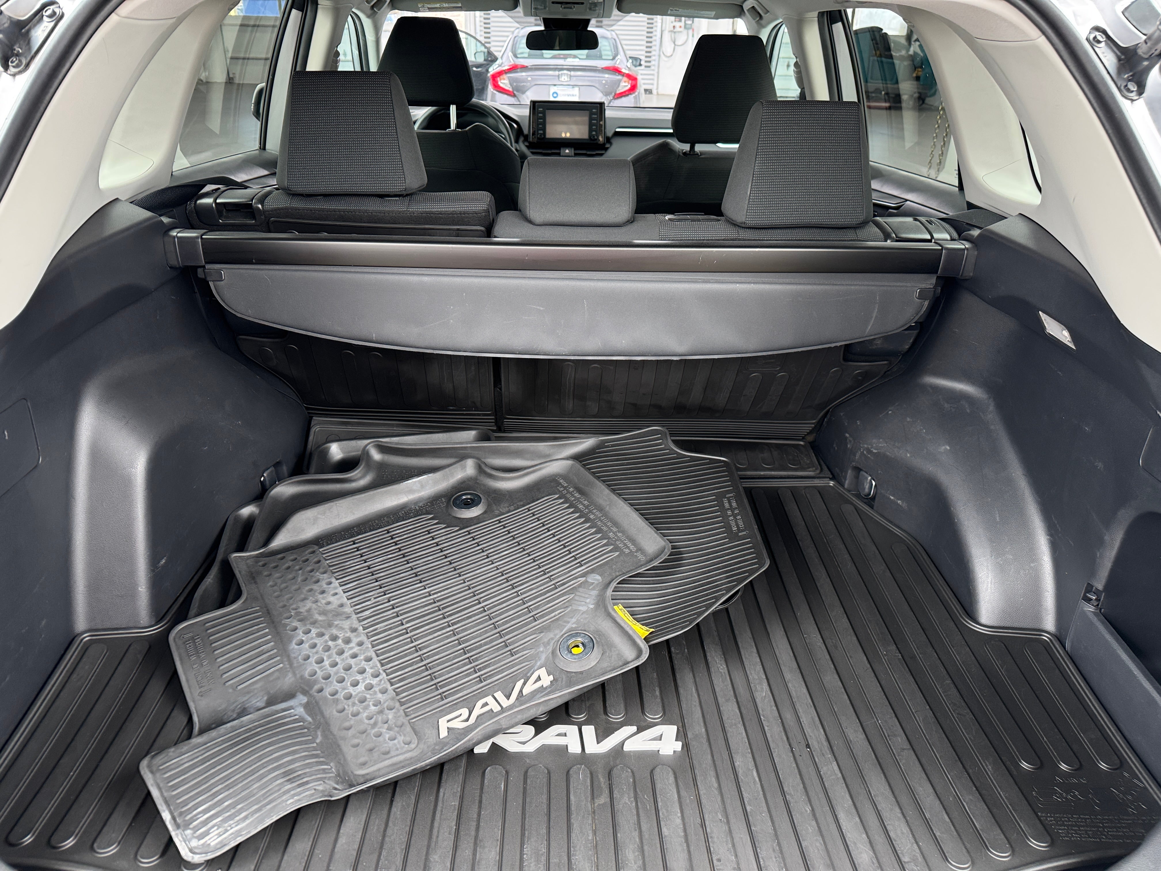 2019 Toyota RAV4 LE 7