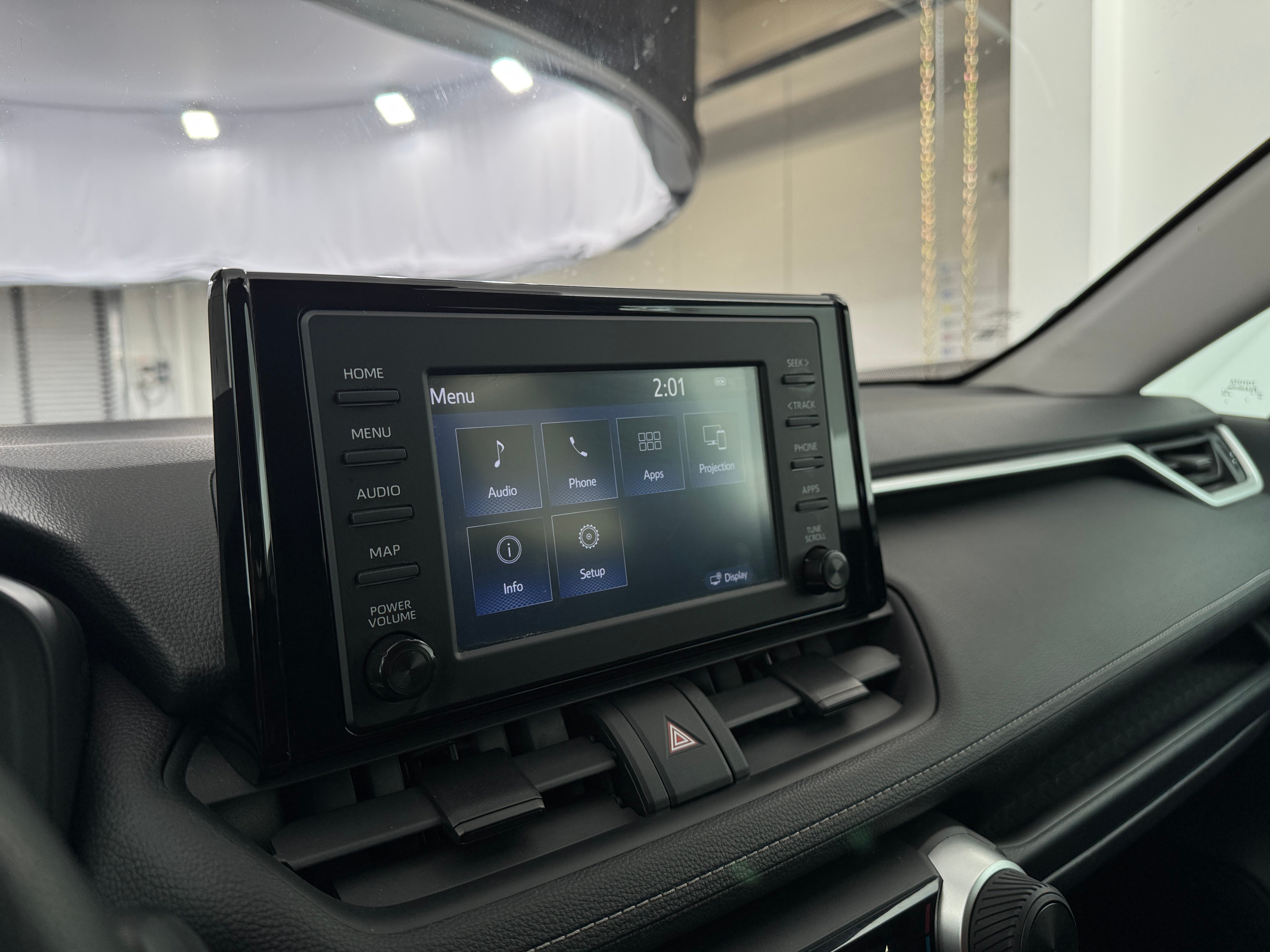2019 Toyota RAV4 LE 4