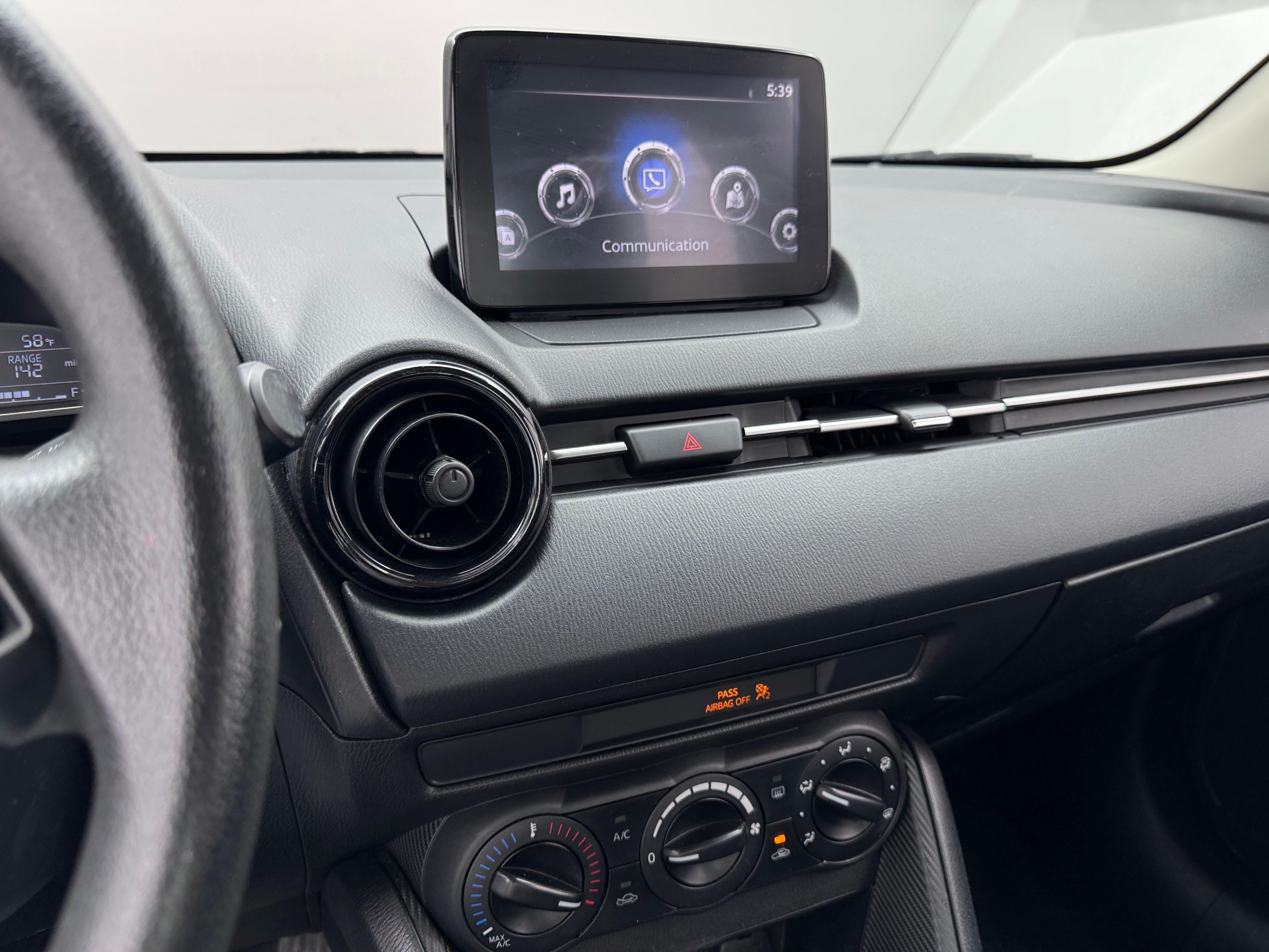 2019 Toyota Yaris L 4