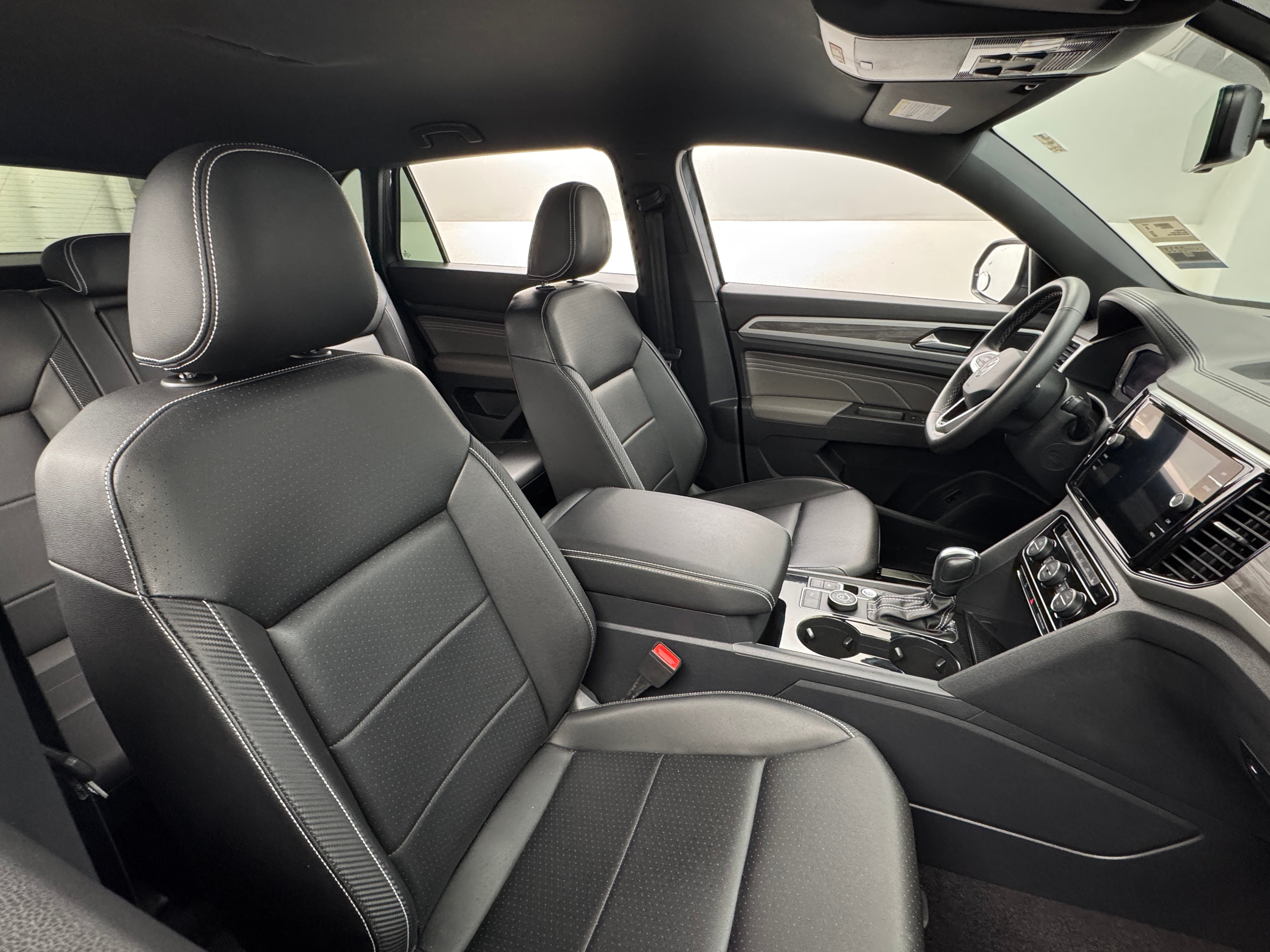 2023 Volkswagen Atlas SE 2