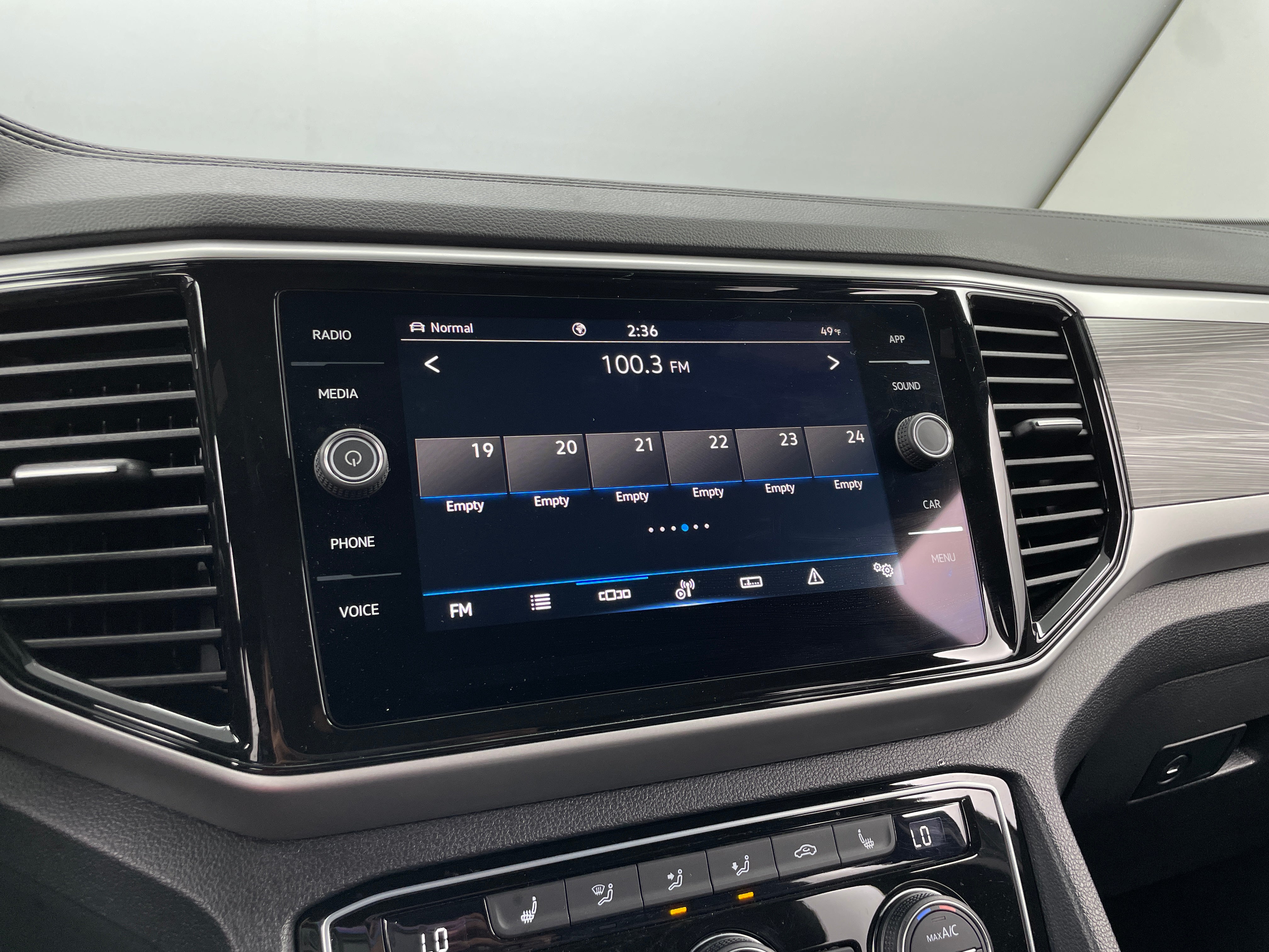 2023 Volkswagen Atlas SE 4