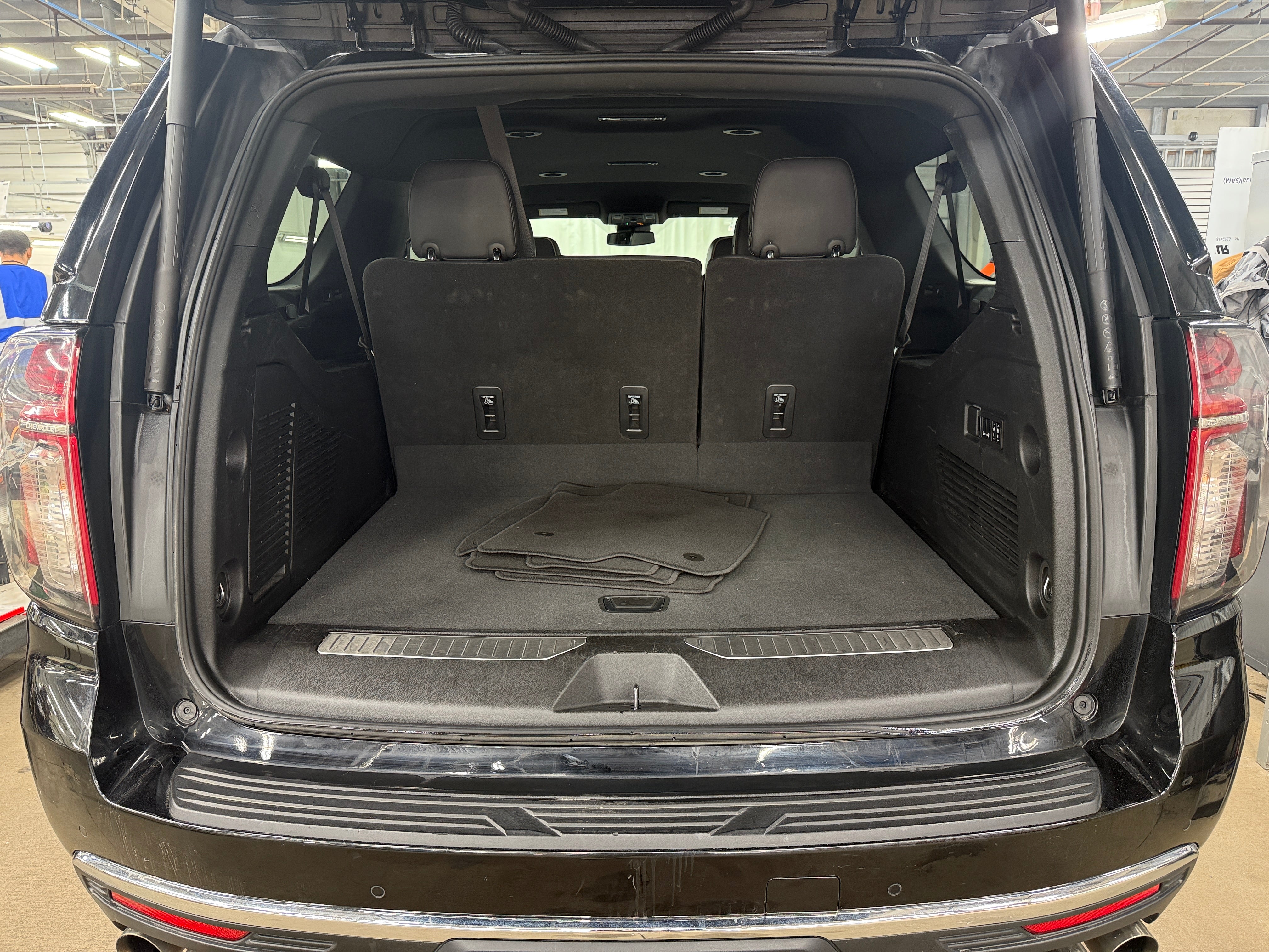 2023 Chevrolet Suburban Premier 6