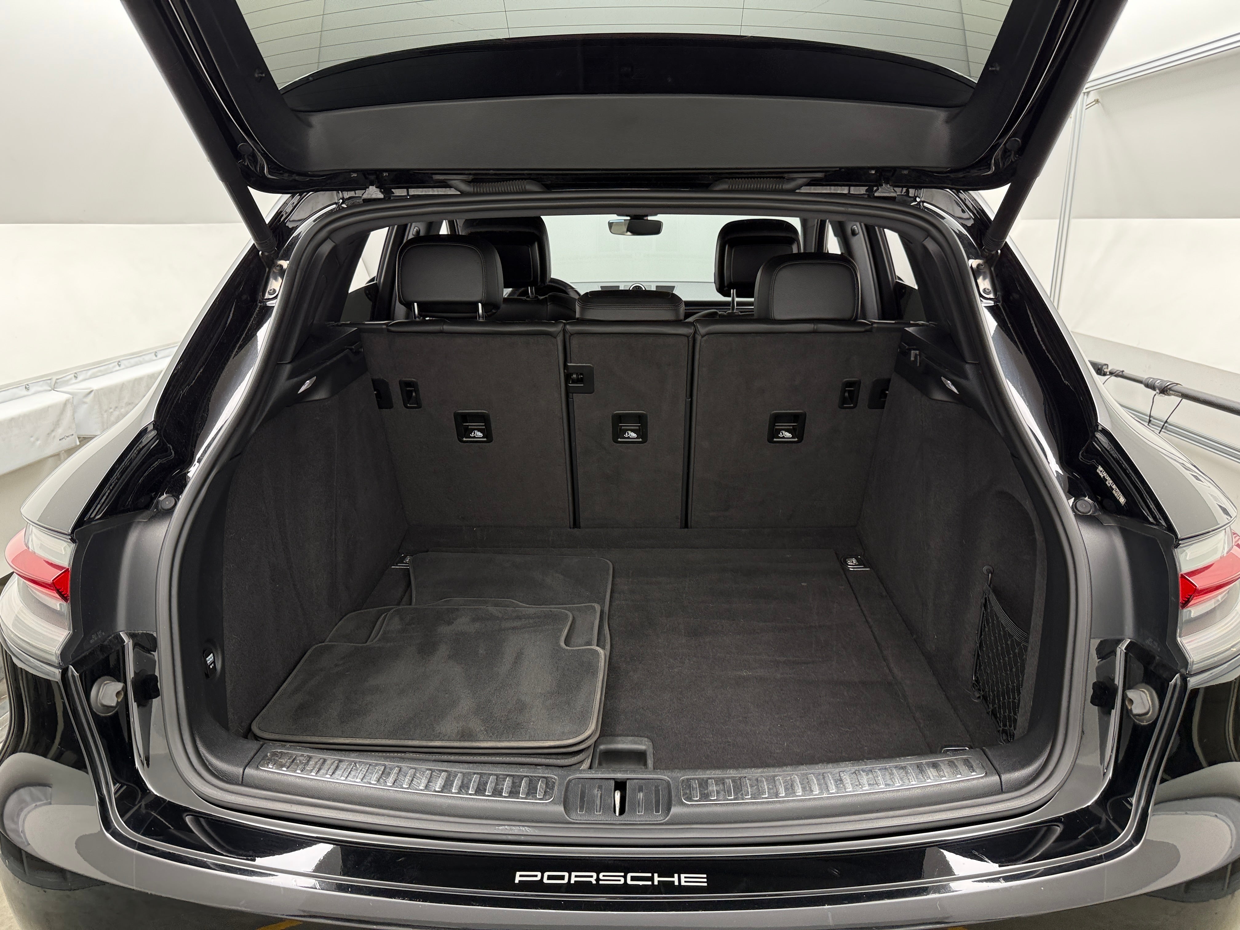 2020 Porsche Macan Base 6