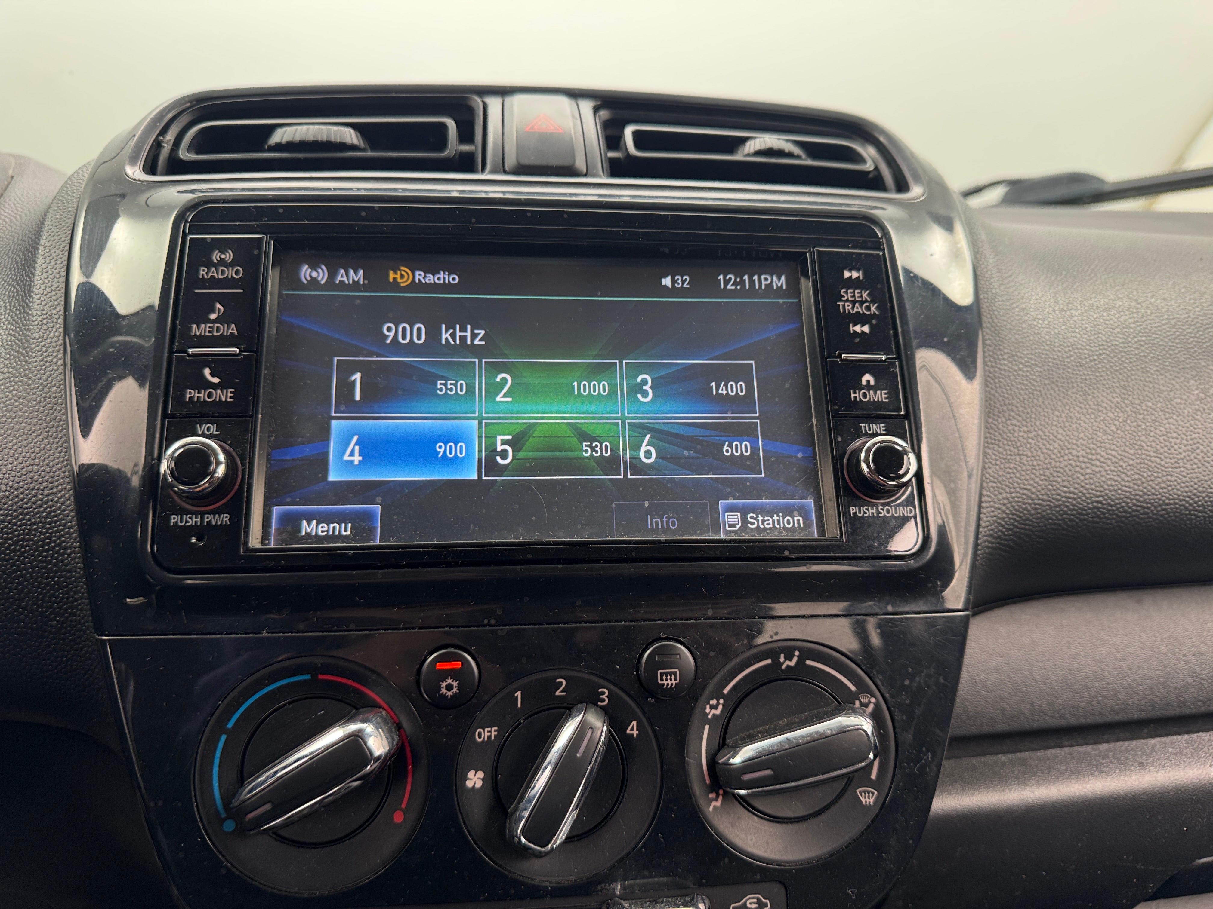2018 Mitsubishi Mirage ES 4