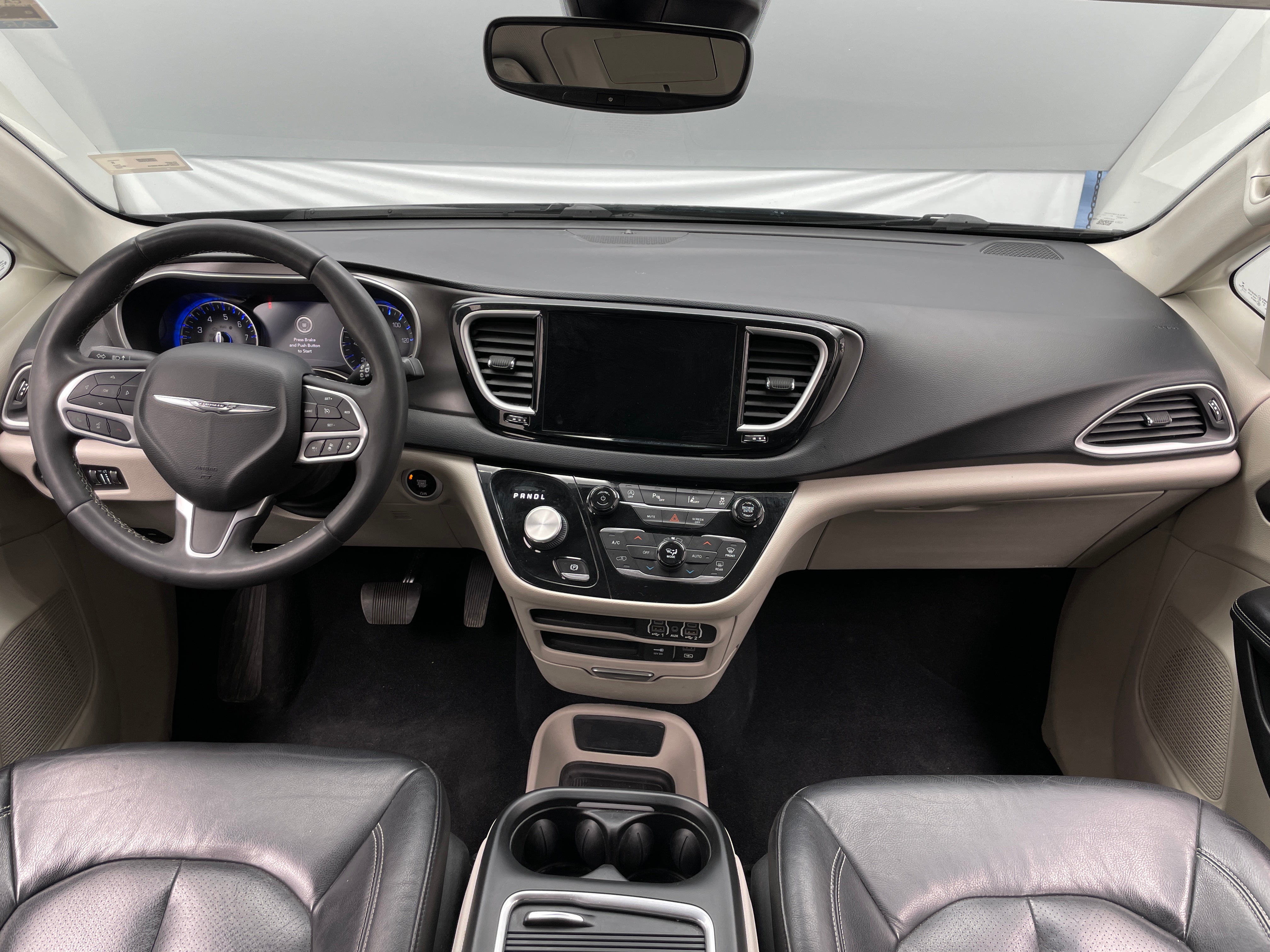 2022 Chrysler Pacifica Touring L 2