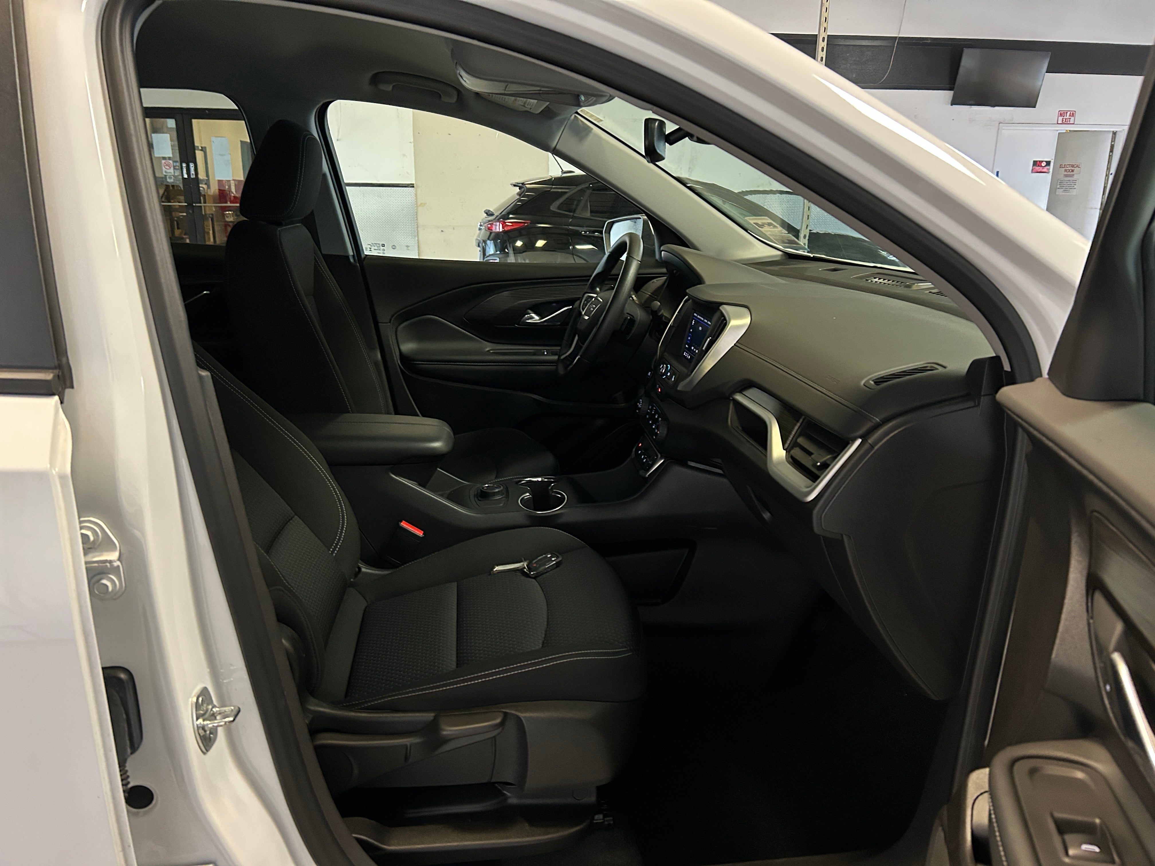 2024 GMC Terrain SLE 2