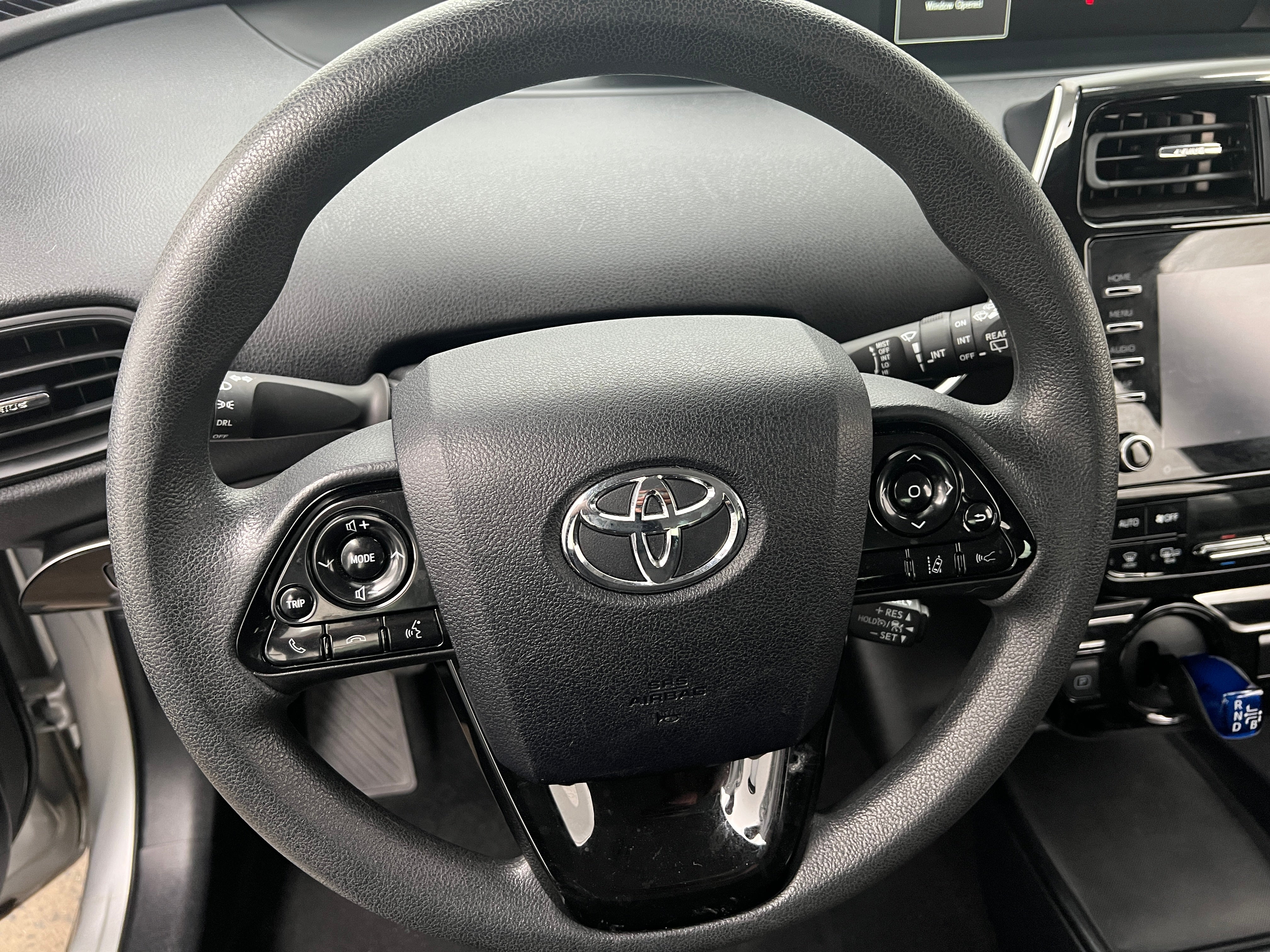 2022 Toyota Prius LE 5