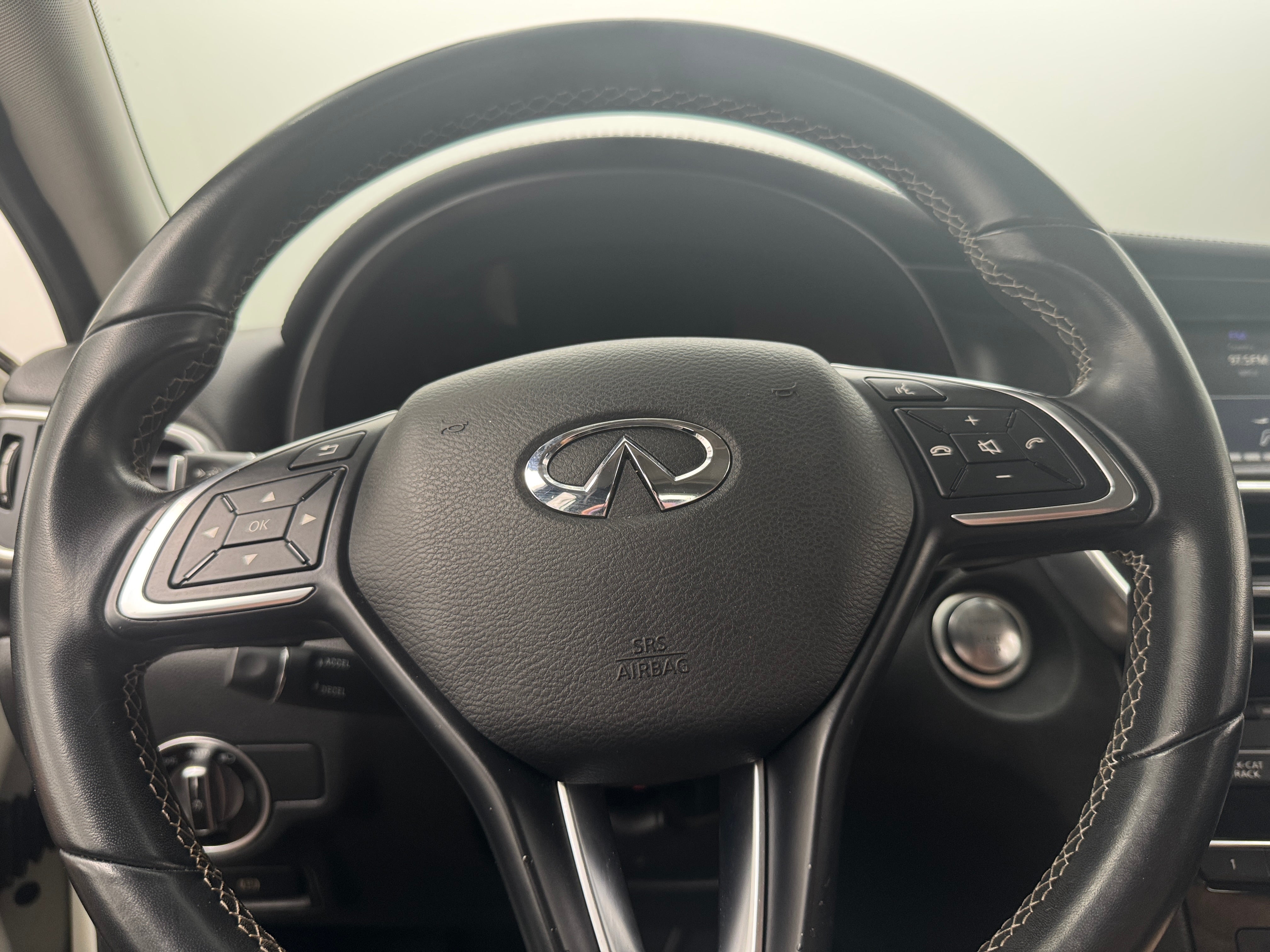 2019 INFINITI QX30 Luxe 4