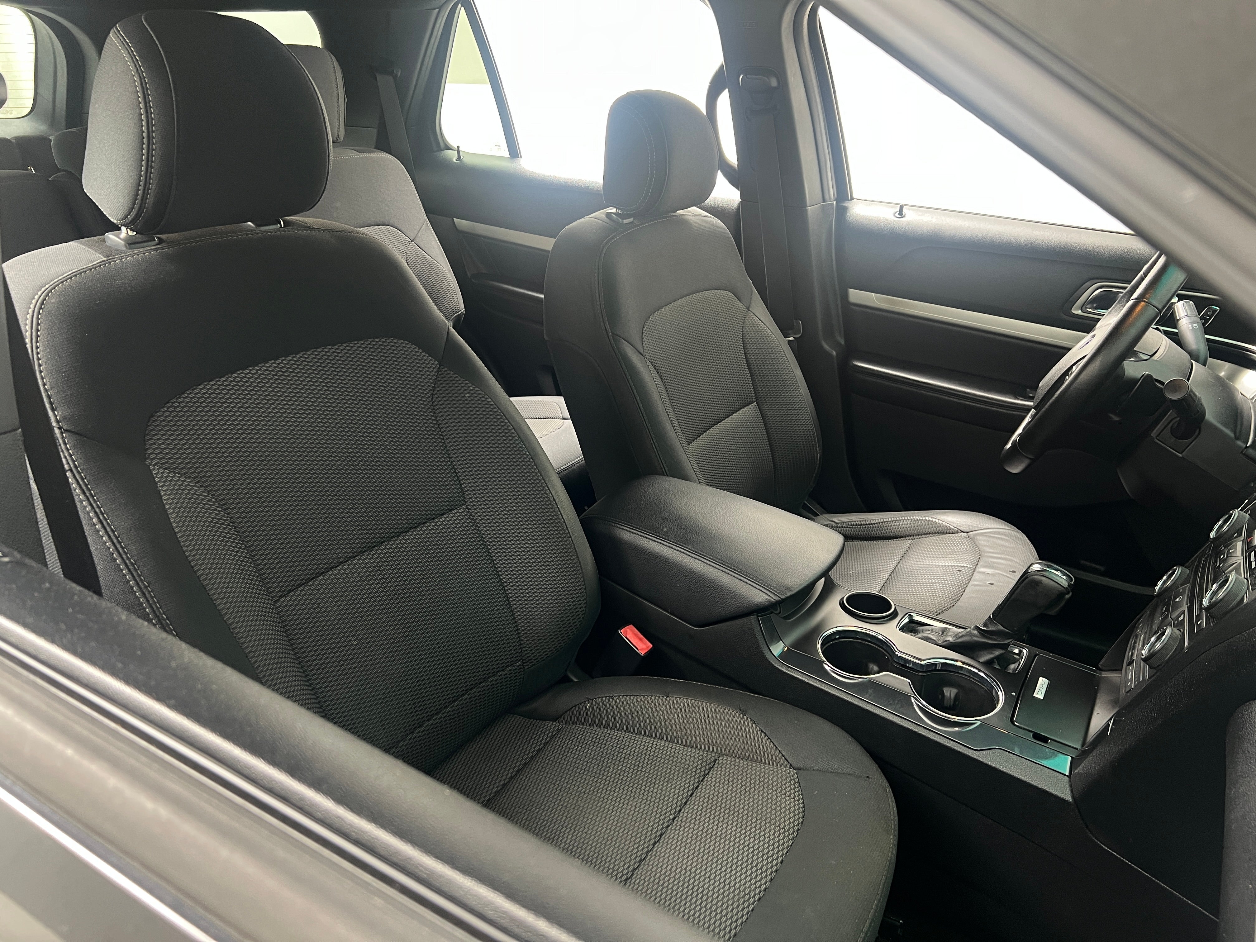 2017 Ford Explorer XLT 2