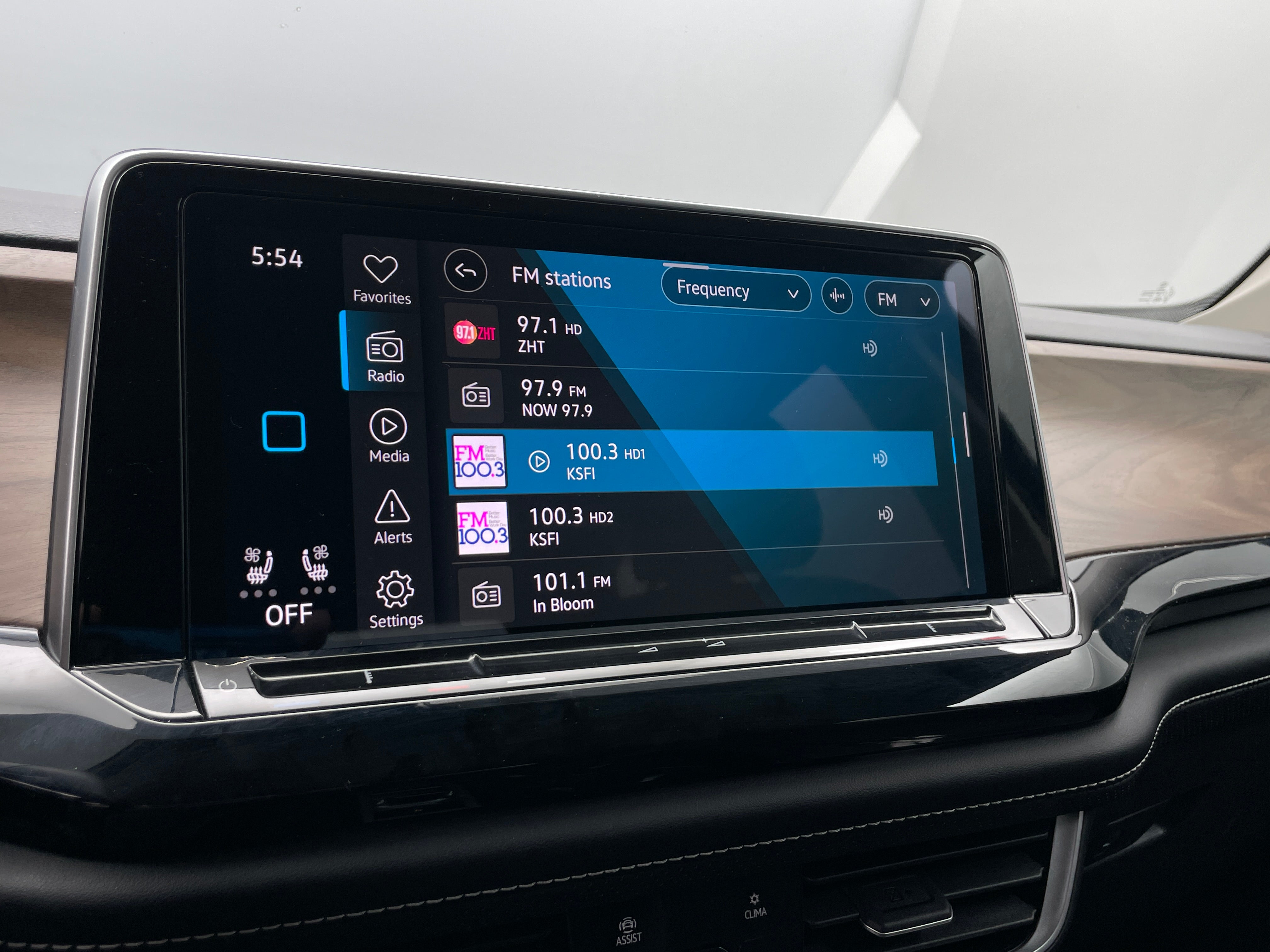 2024 Volkswagen Atlas SE 3
