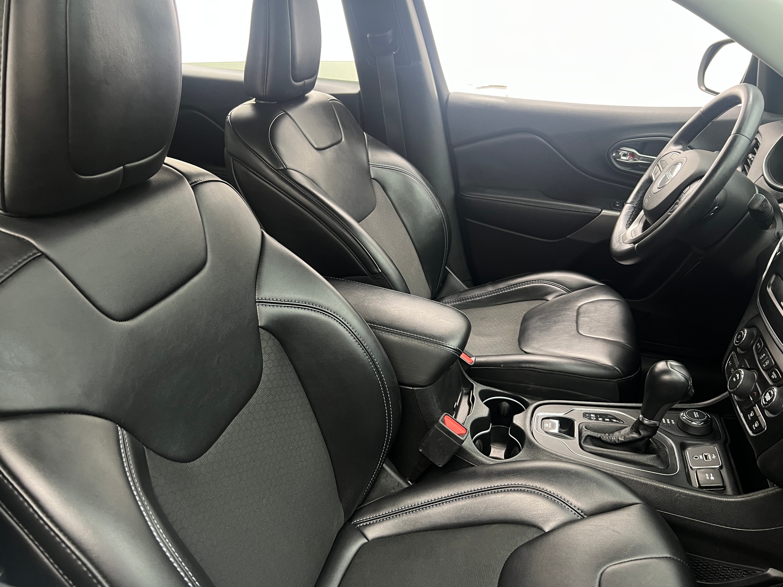 Thumbnail: 2019 Jeep Cherokee - 2