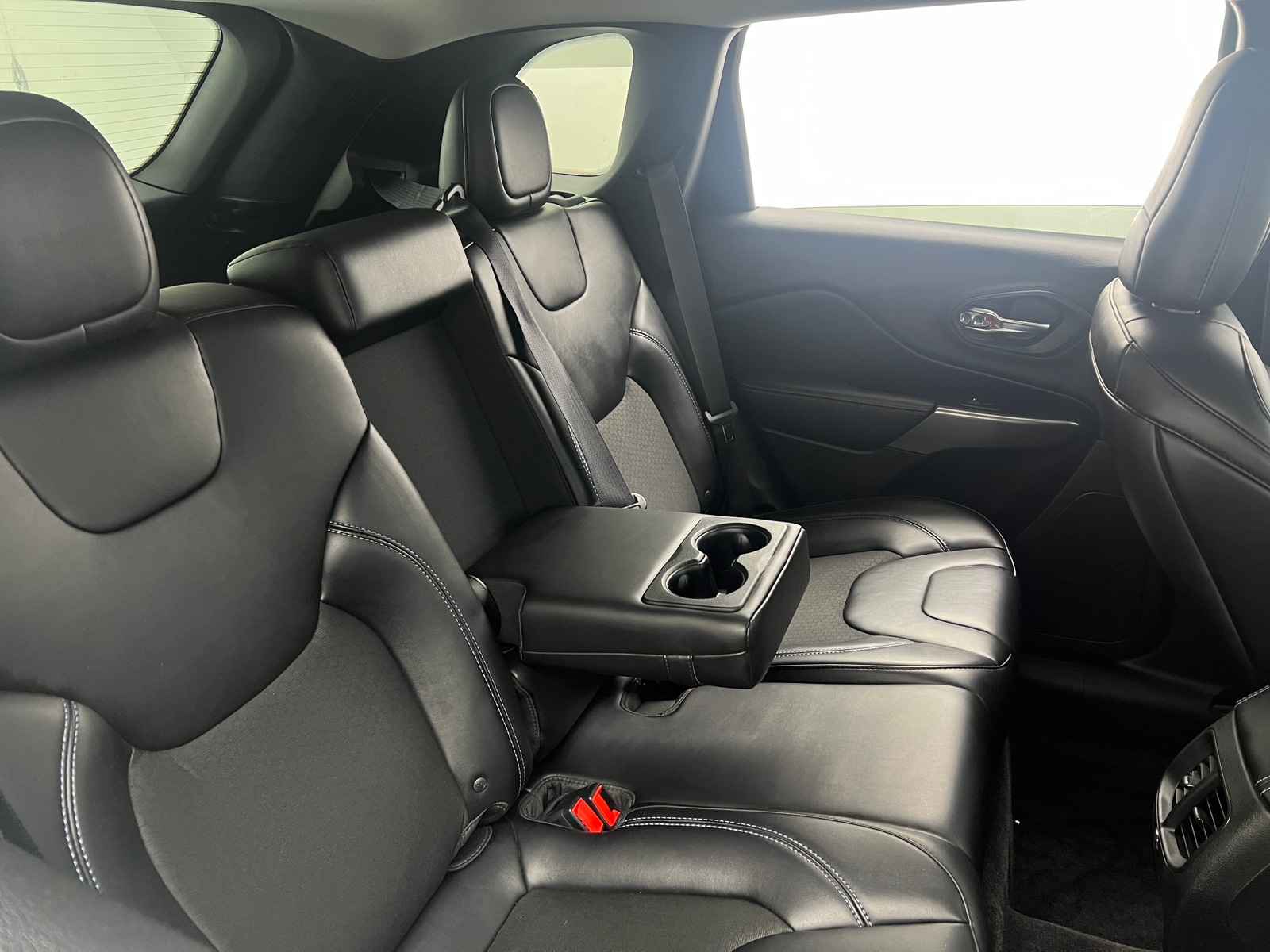 Thumbnail: 2019 Jeep Cherokee - 6