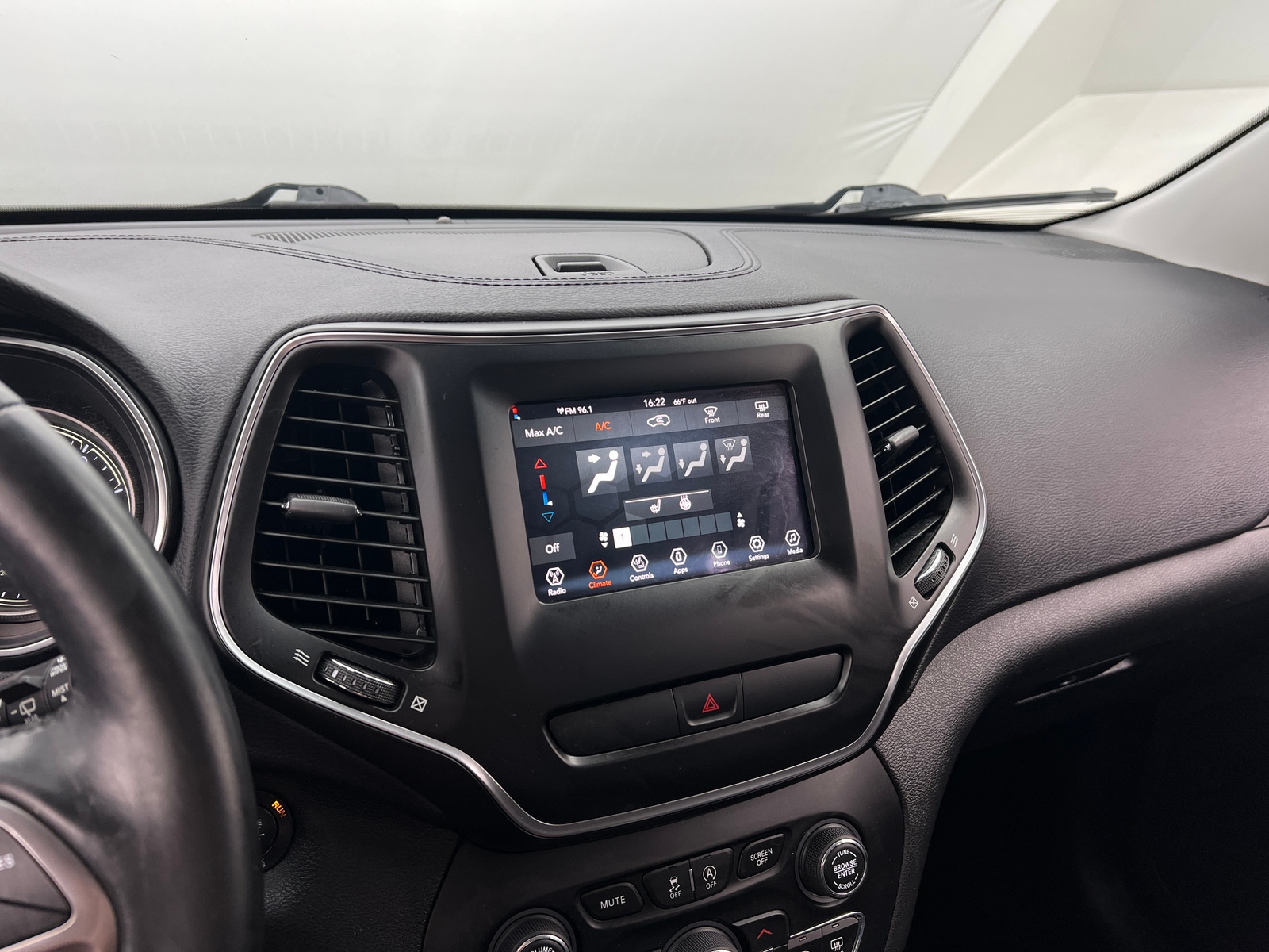 Thumbnail: 2019 Jeep Cherokee - 4