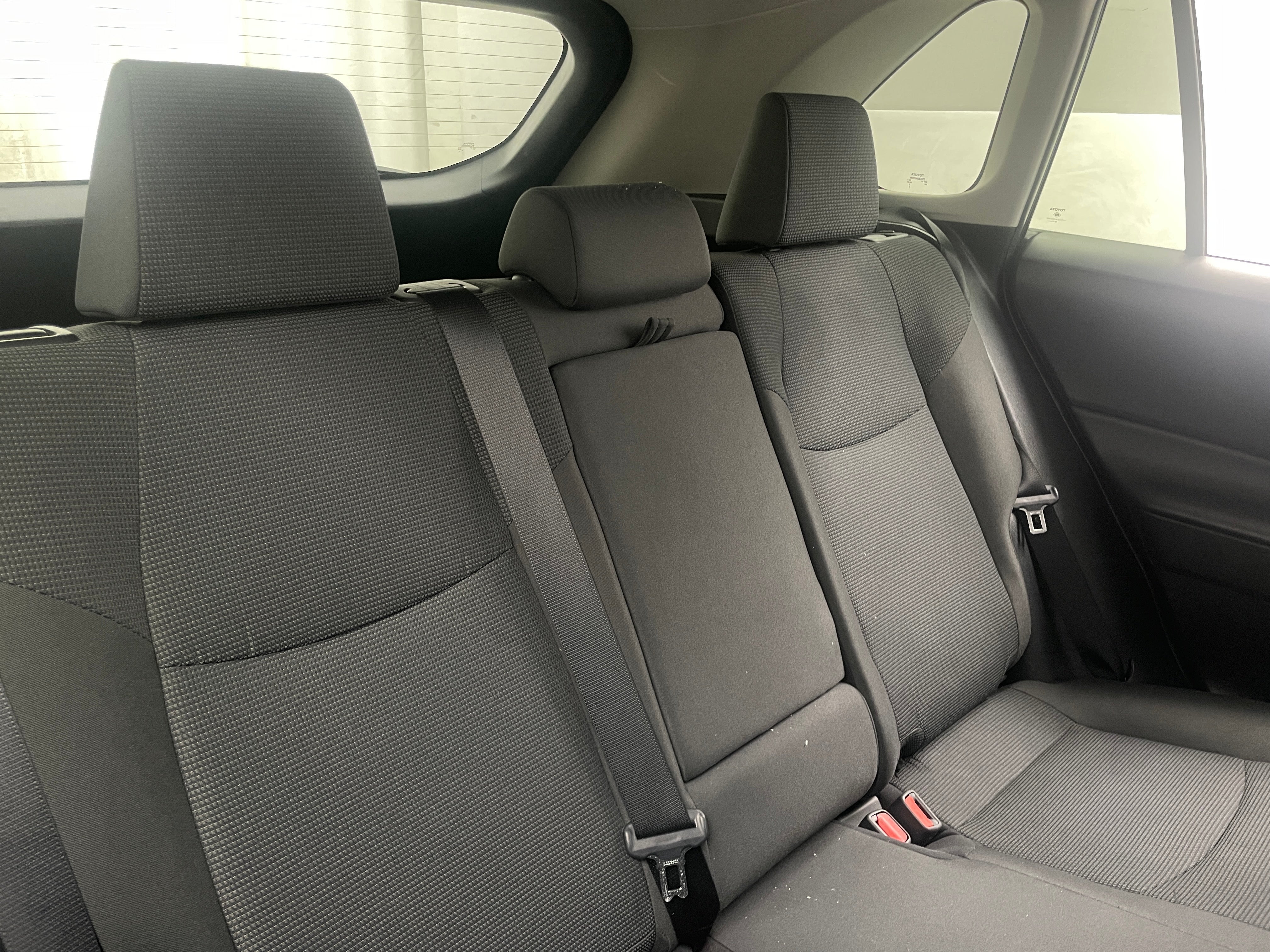 2020 Toyota RAV4 LE 6