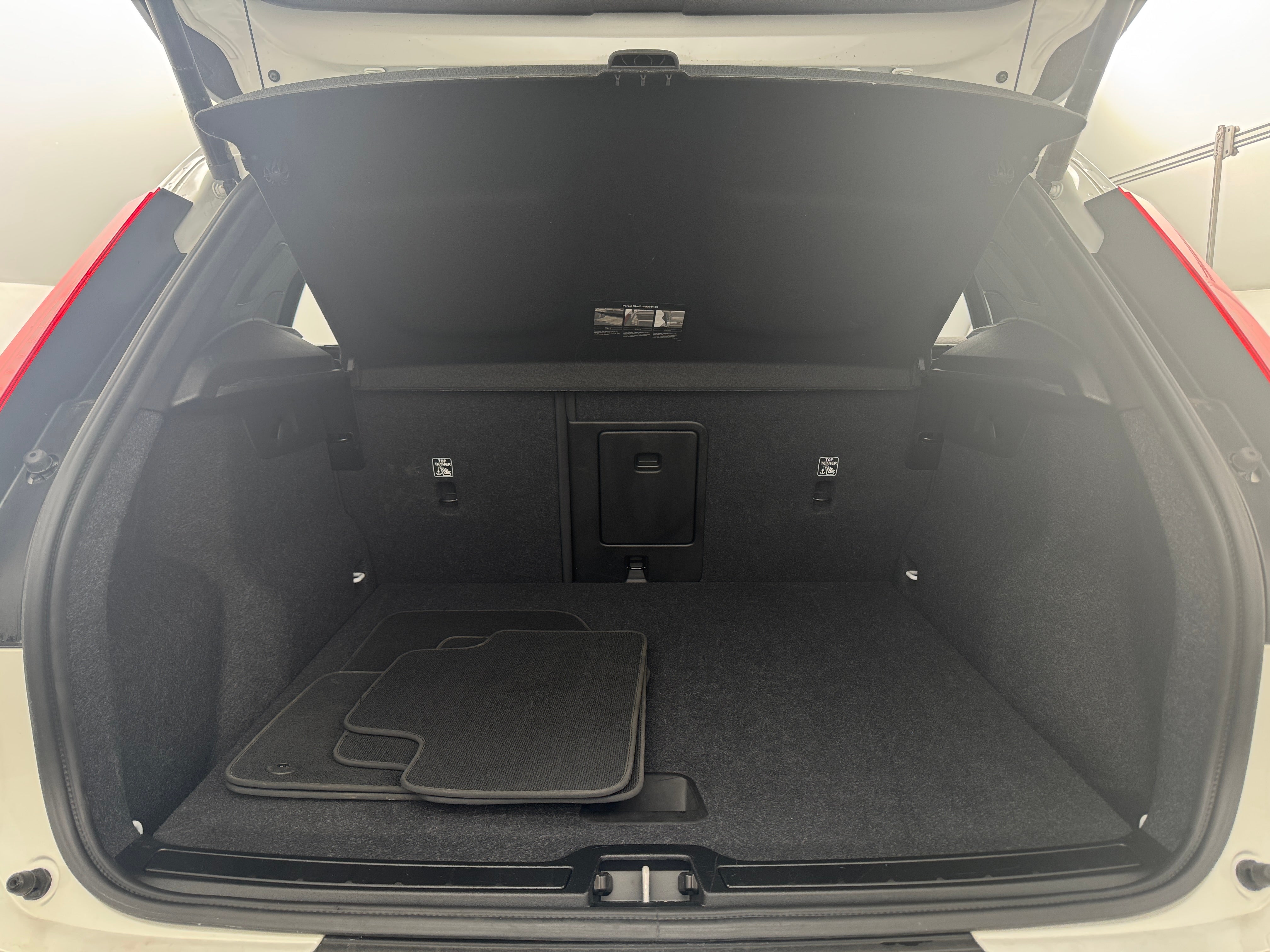2025 Volvo XC40 B5 Core 7