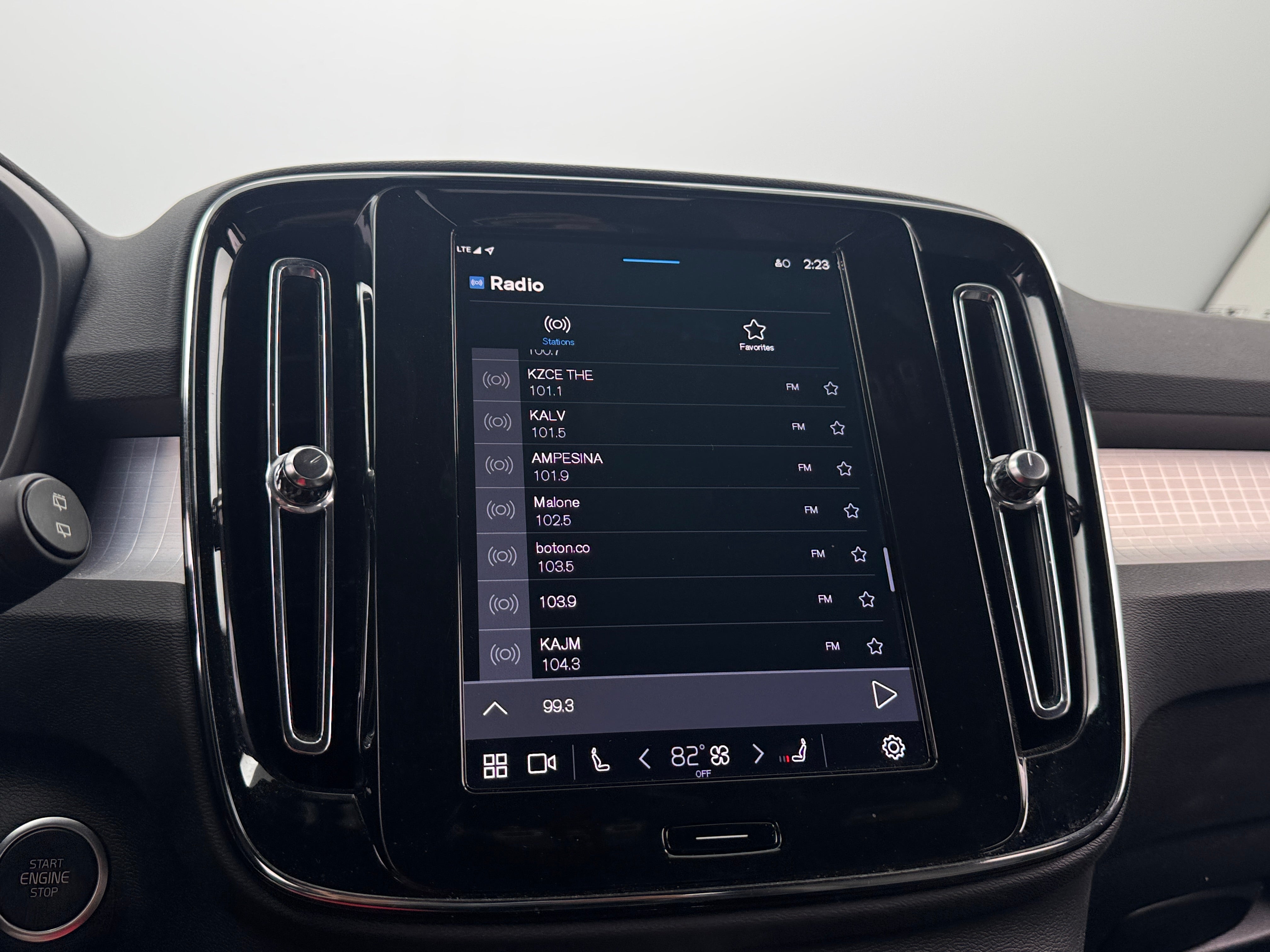 2025 Volvo XC40 B5 Core 4