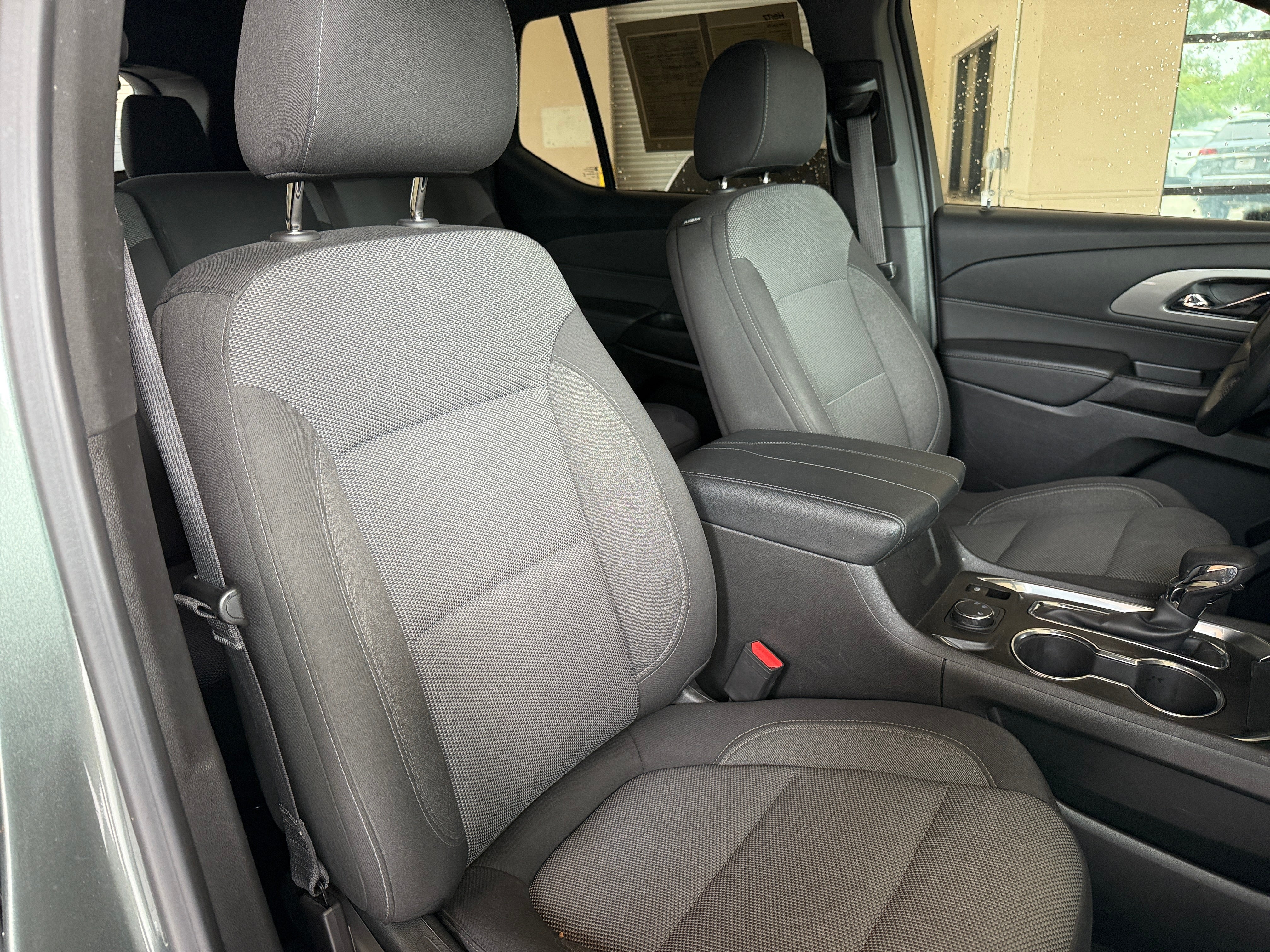 2023 Chevrolet Traverse LT 2